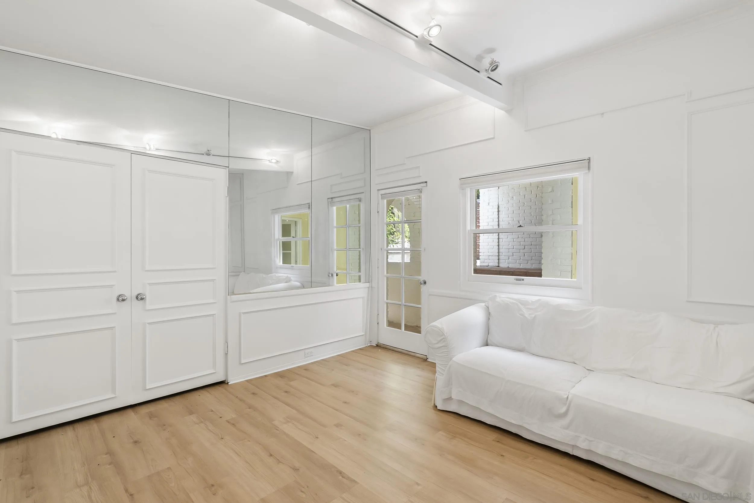 https://cdn.realtyfeed.com/cdn/127/260013386/6e71f7e73fe2d7bc712c513a97d96a7c.webp