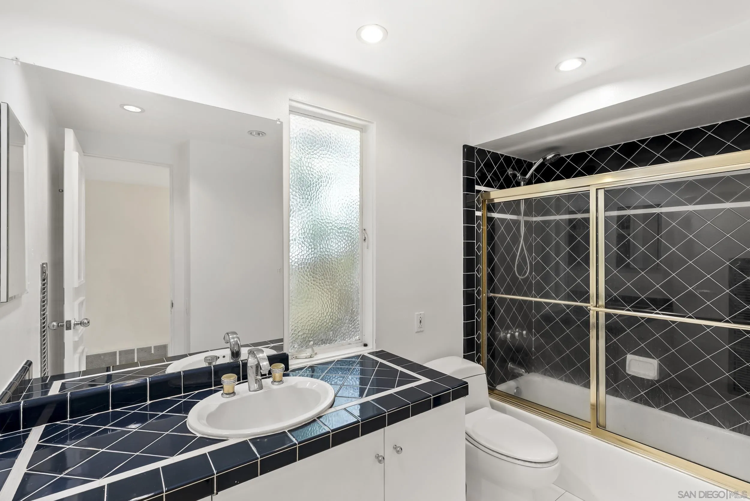 https://cdn.realtyfeed.com/cdn/127/260013386/82475b83b3b3e399f505c0647541536e.webp