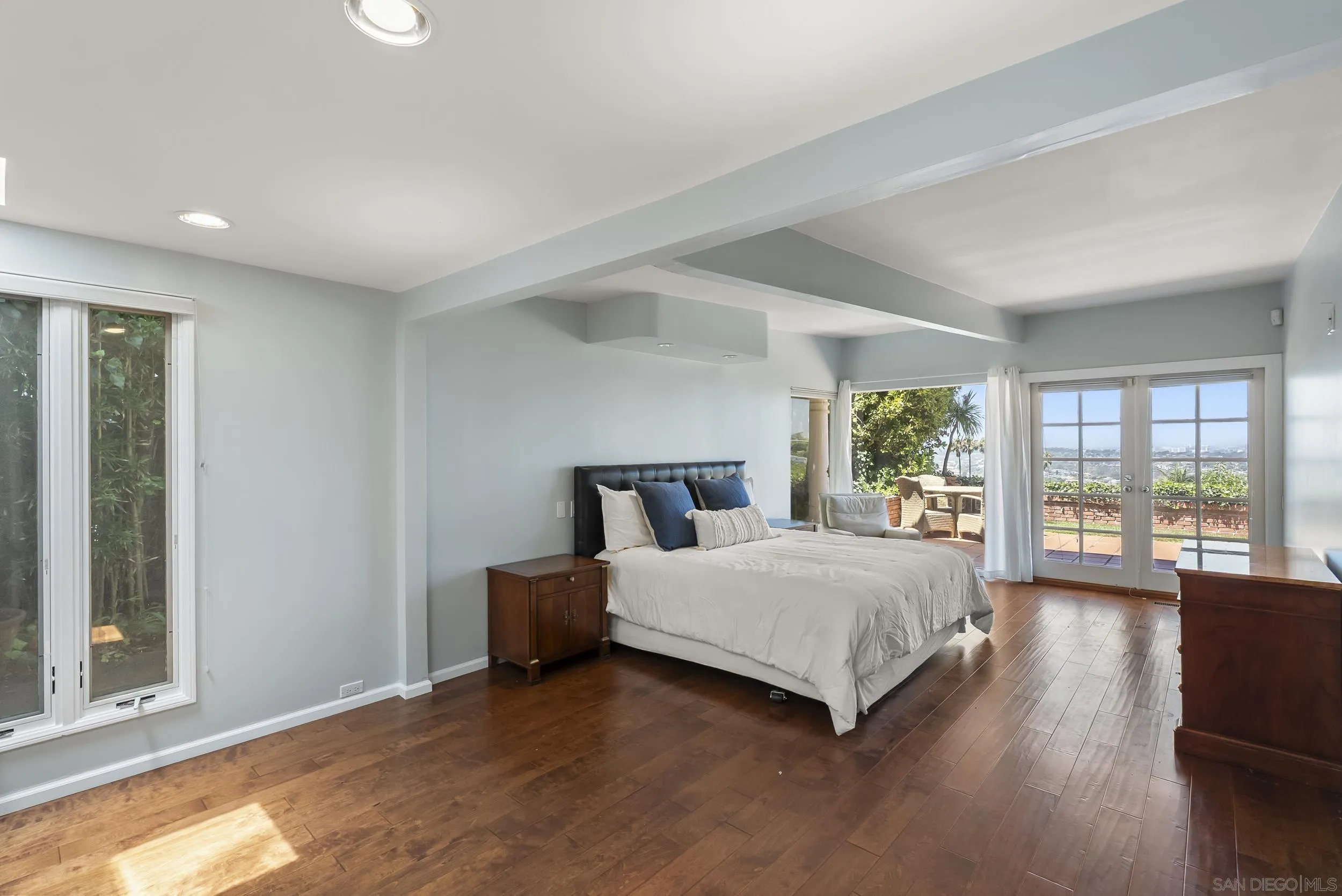 https://cdn.realtyfeed.com/cdn/127/260013386/be99fbf0eaeba04ed962089ce6ee9b85.webp