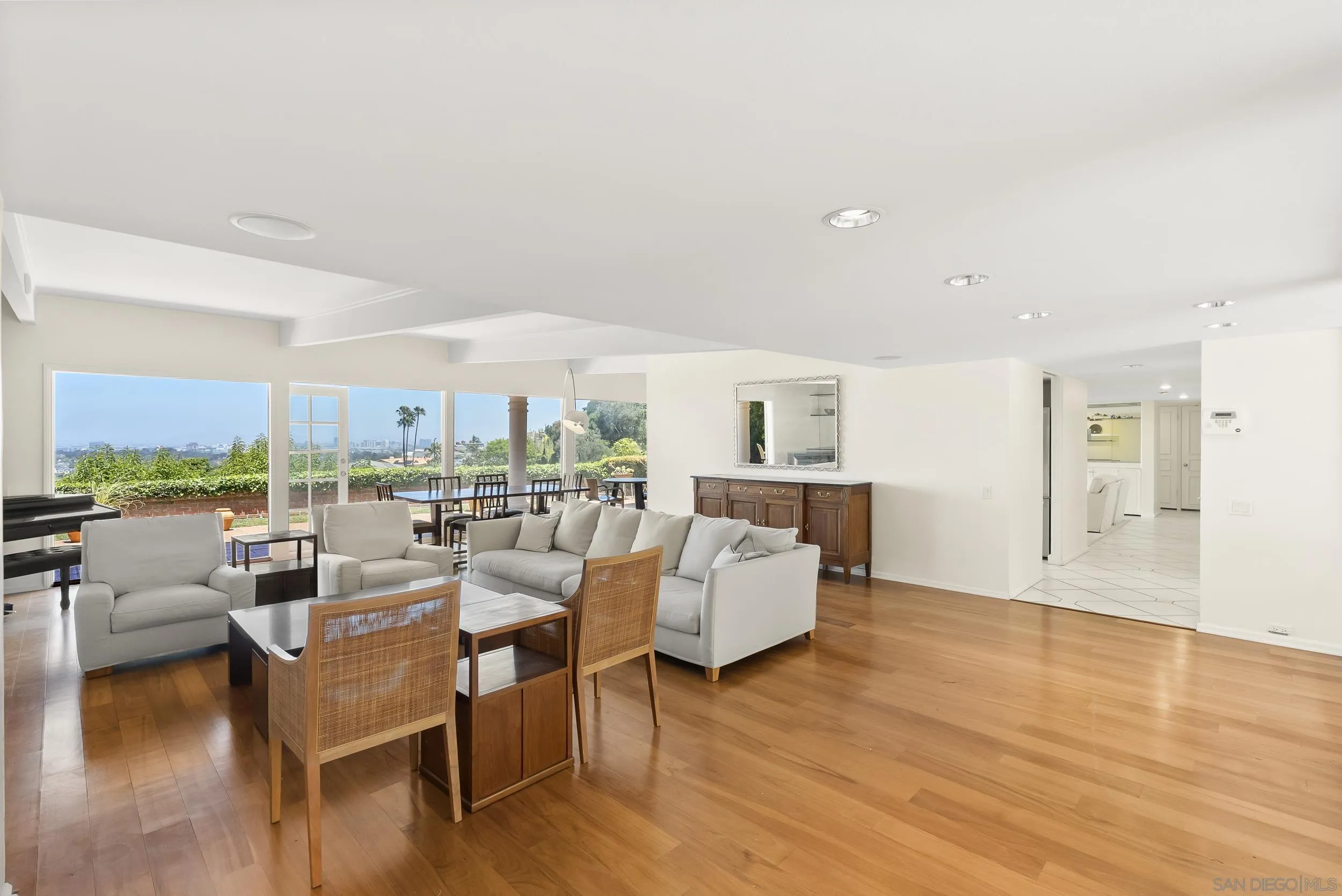https://cdn.realtyfeed.com/cdn/127/260013386/c02787d85bf2610514d1e652474200e4.webp