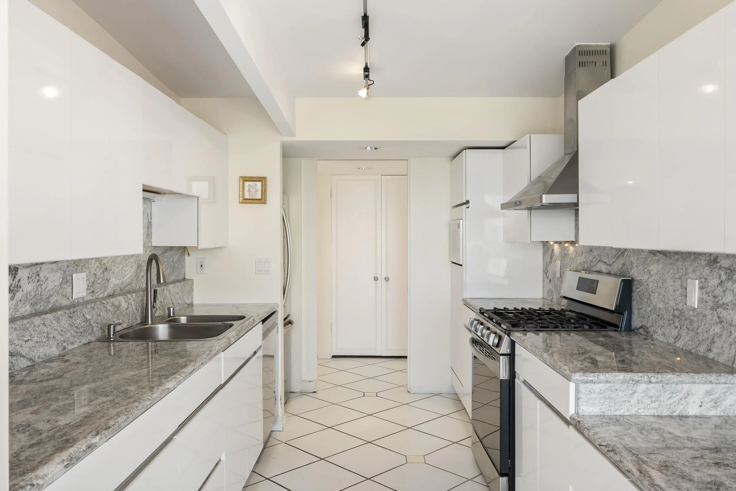 https://cdn.realtyfeed.com/cdn/127/260013386/d1a1670945a04a9b6f118dc319eb4135.webp