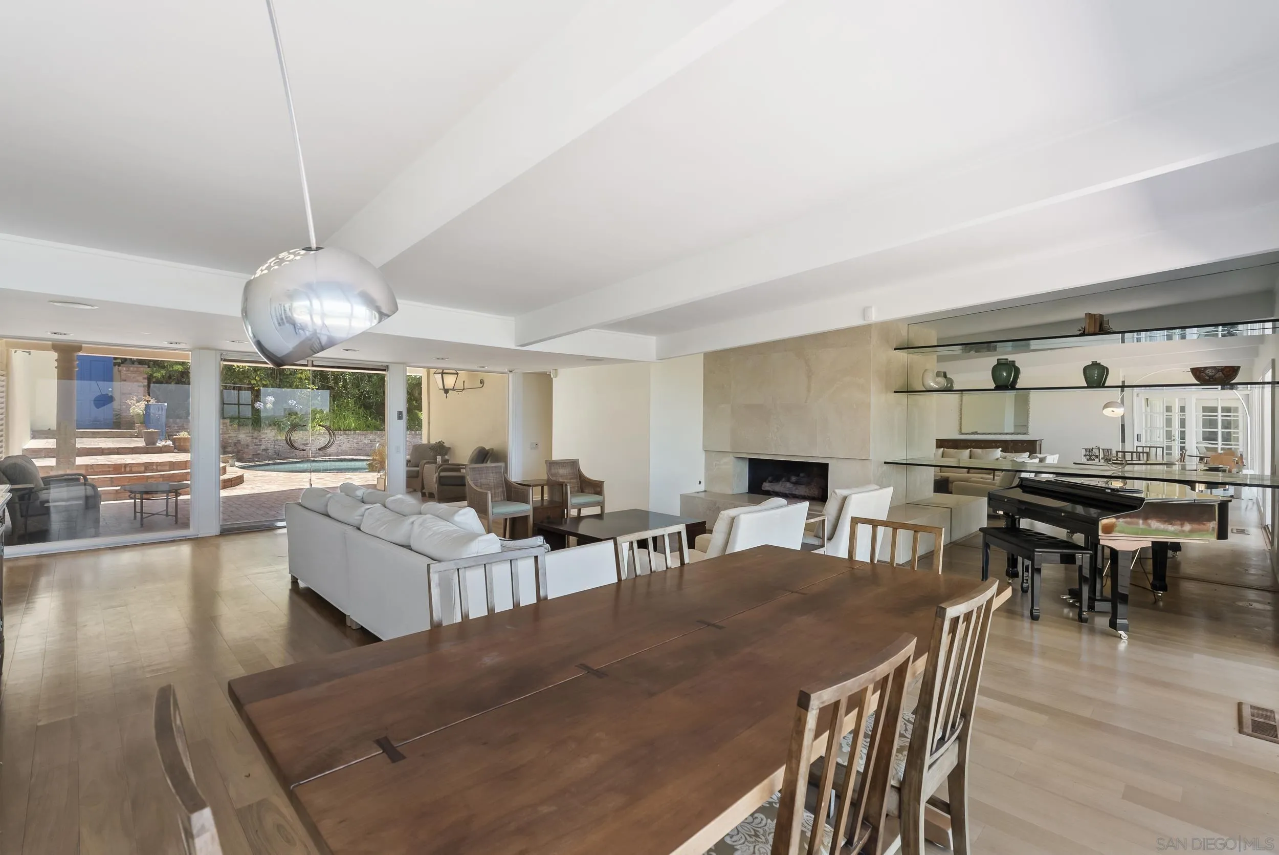 https://cdn.realtyfeed.com/cdn/127/260013386/ecacc55dd3c4f49299e21c6f27ccb55c.webp