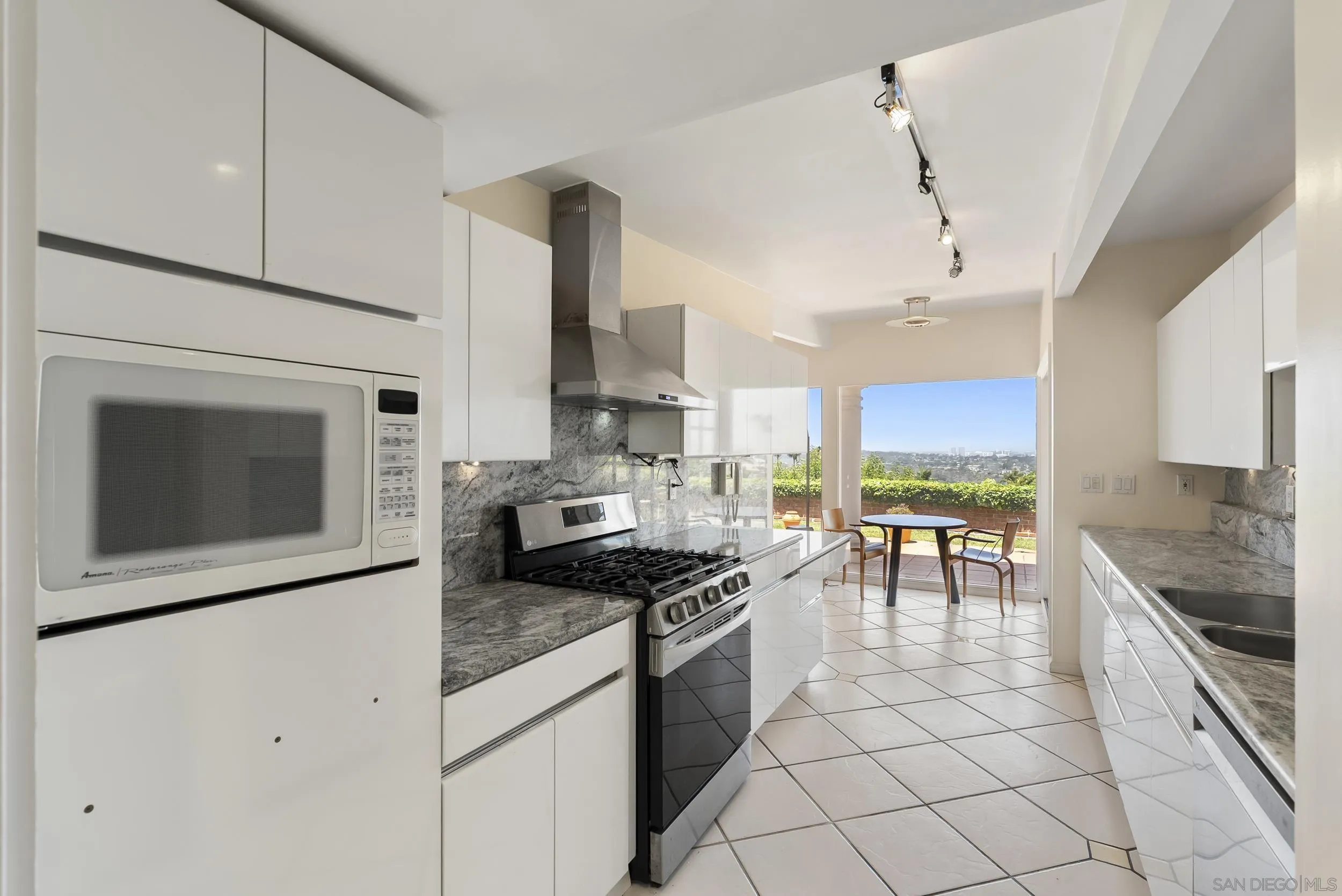 https://cdn.realtyfeed.com/cdn/127/260013386/fb1cd79088ee63bbf58ac3df9bf23ef3.webp