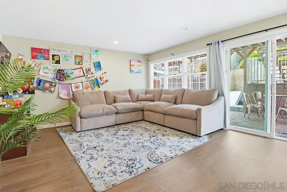 https://cdn.realtyfeed.com/cdn/127/260013397/d9d446072683f986552c603ae9f6b247.webp