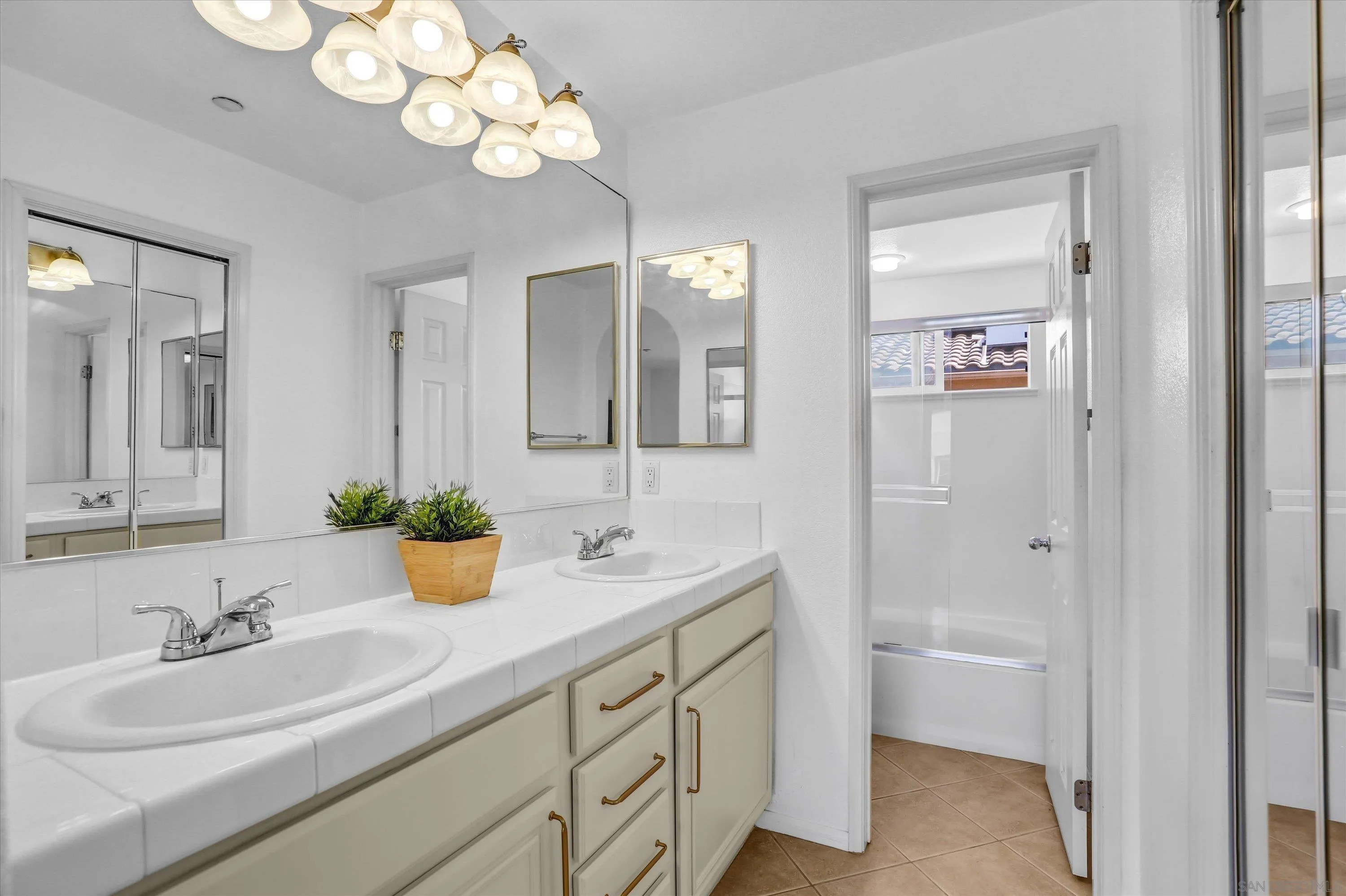 Photo #14: 260013403 Listing: Photo #14