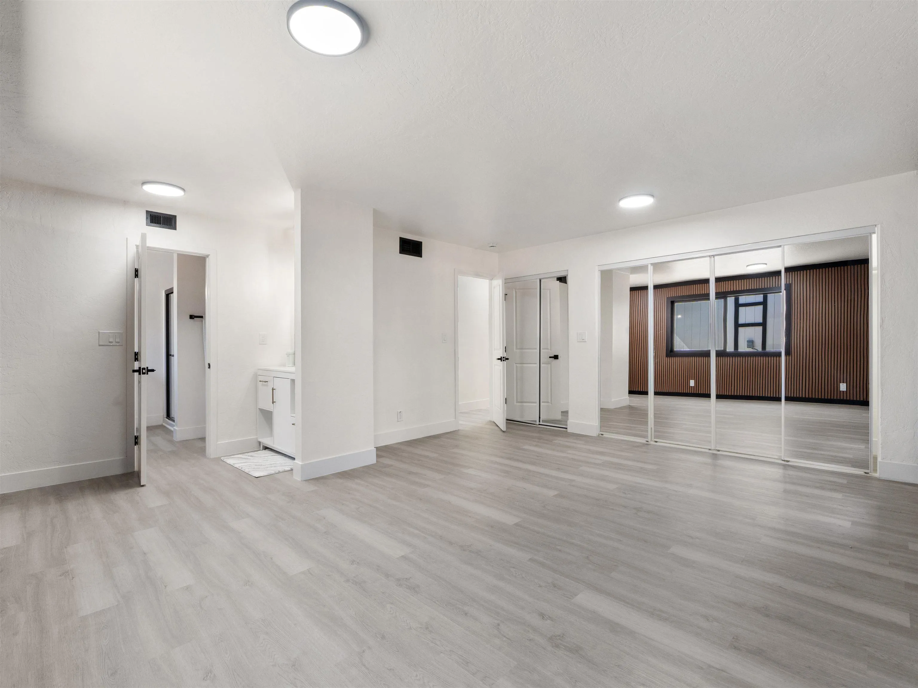 https://cdn.realtyfeed.com/cdn/127/260013417/09156bbf70c2fe1a0af0be69b16df6aa.webp