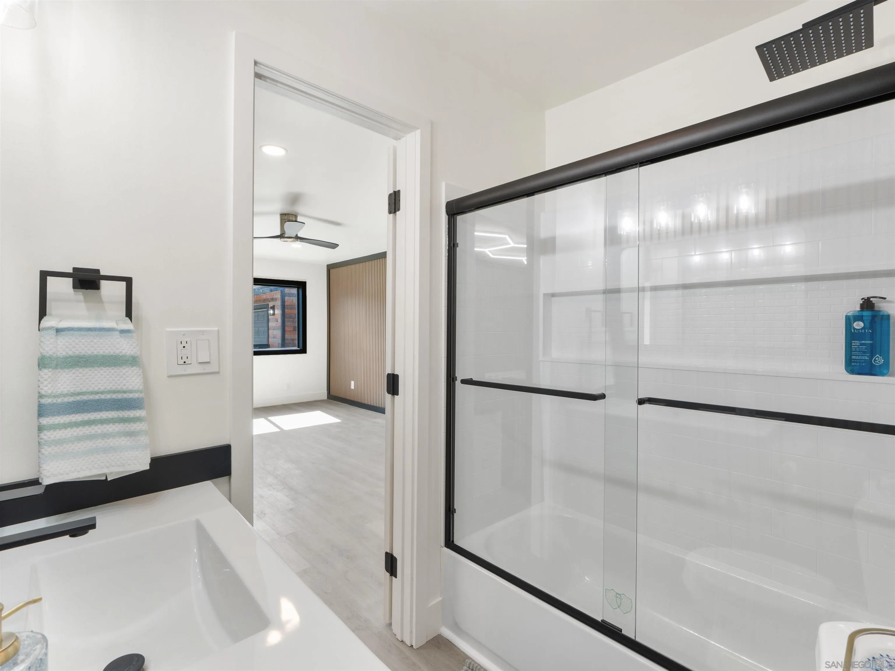 https://cdn.realtyfeed.com/cdn/127/260013417/093505d0c6efbee64248e90526ecc4cd.webp