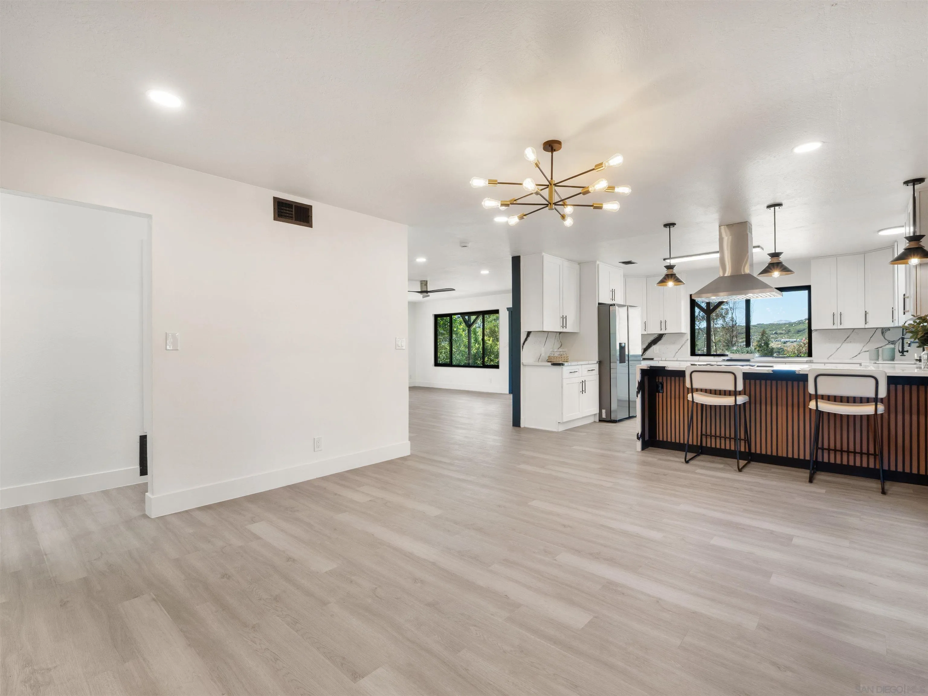 https://cdn.realtyfeed.com/cdn/127/260013417/3cd9ebcebc0b07f608d429fcfb77be1d.webp