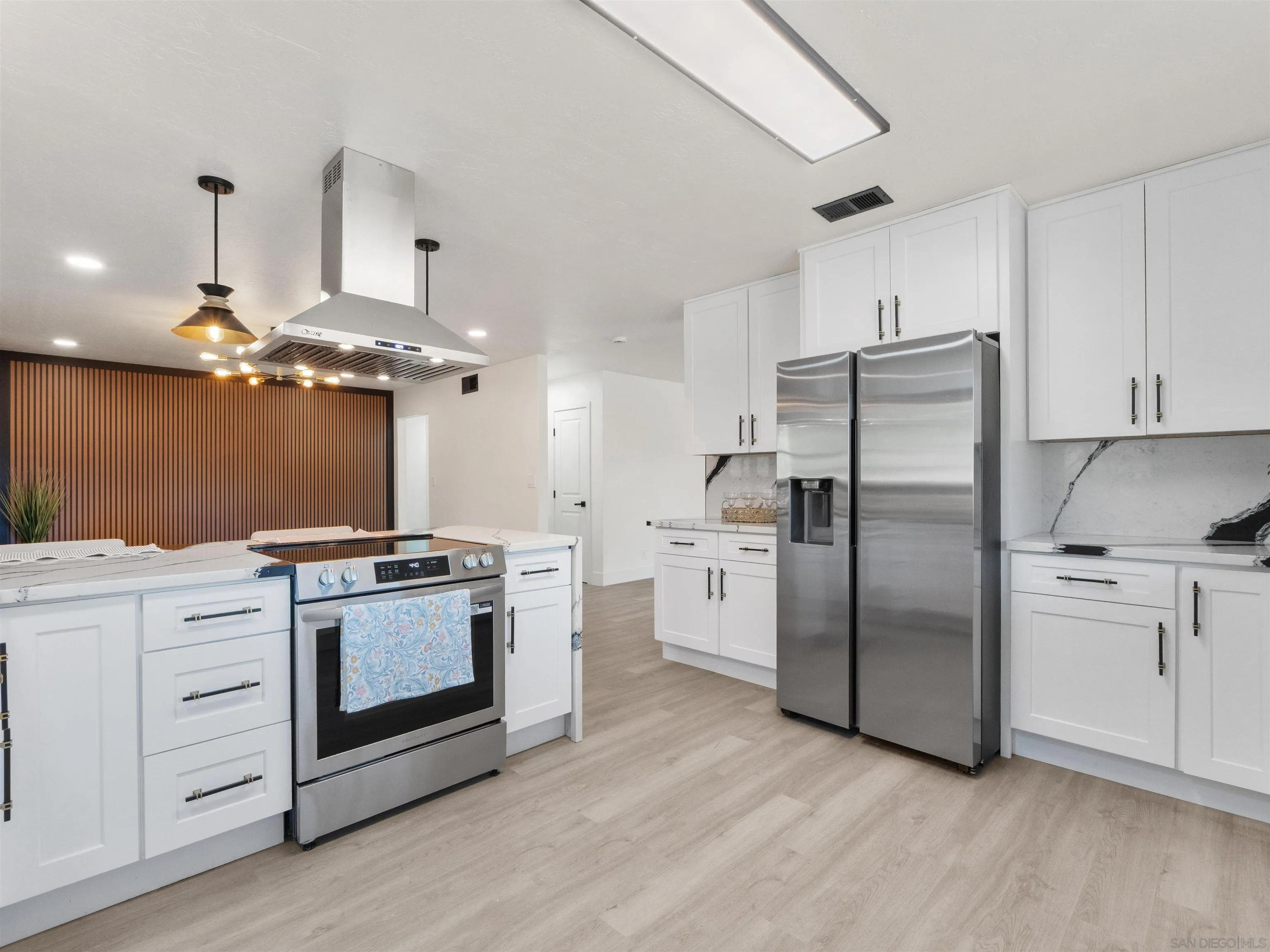 https://cdn.realtyfeed.com/cdn/127/260013417/3d67816f4b6bd6fd829201703e01066d.webp
