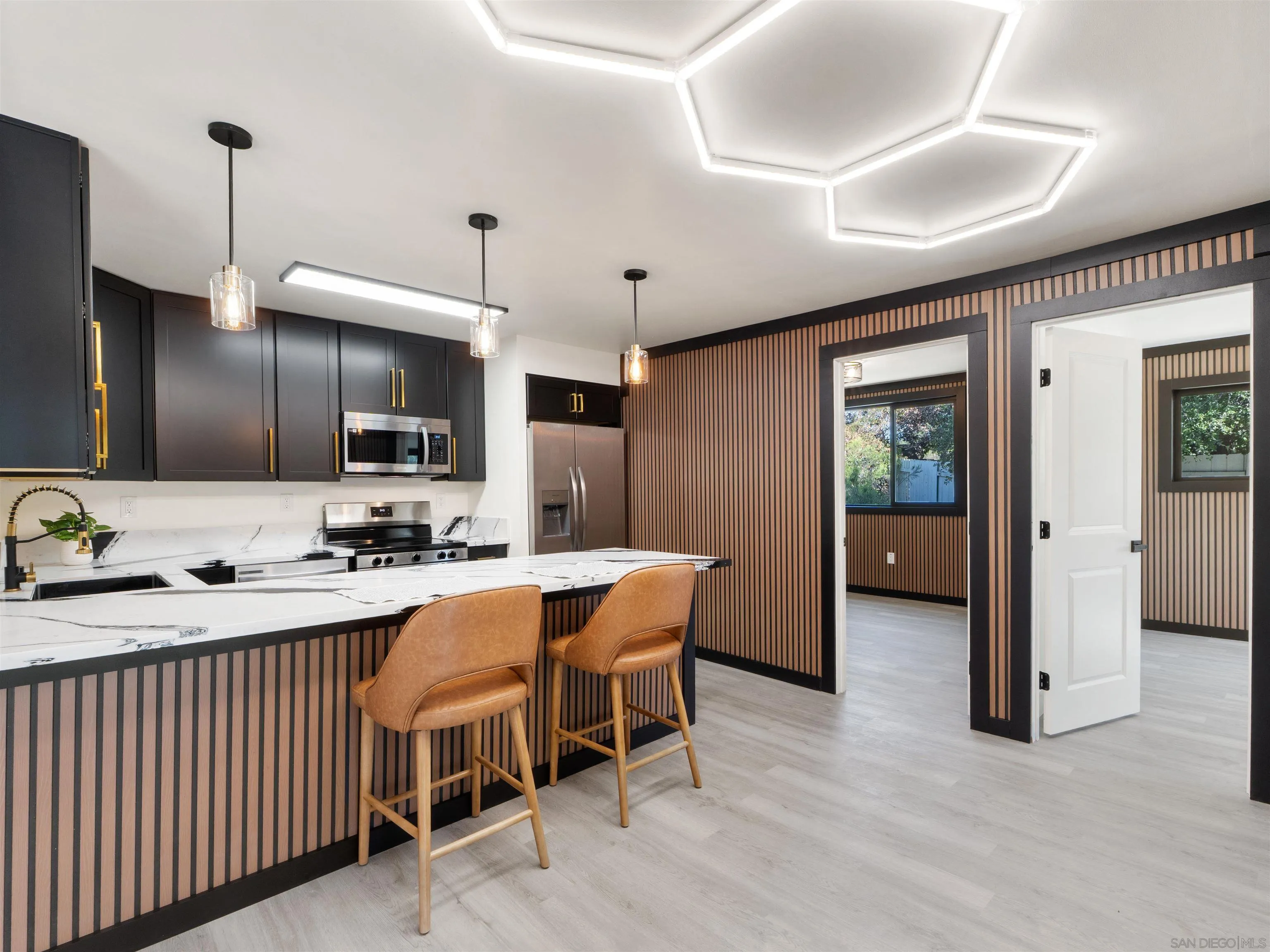https://cdn.realtyfeed.com/cdn/127/260013417/651dedbe90d0152b1579fbb5cbf1a5f6.webp