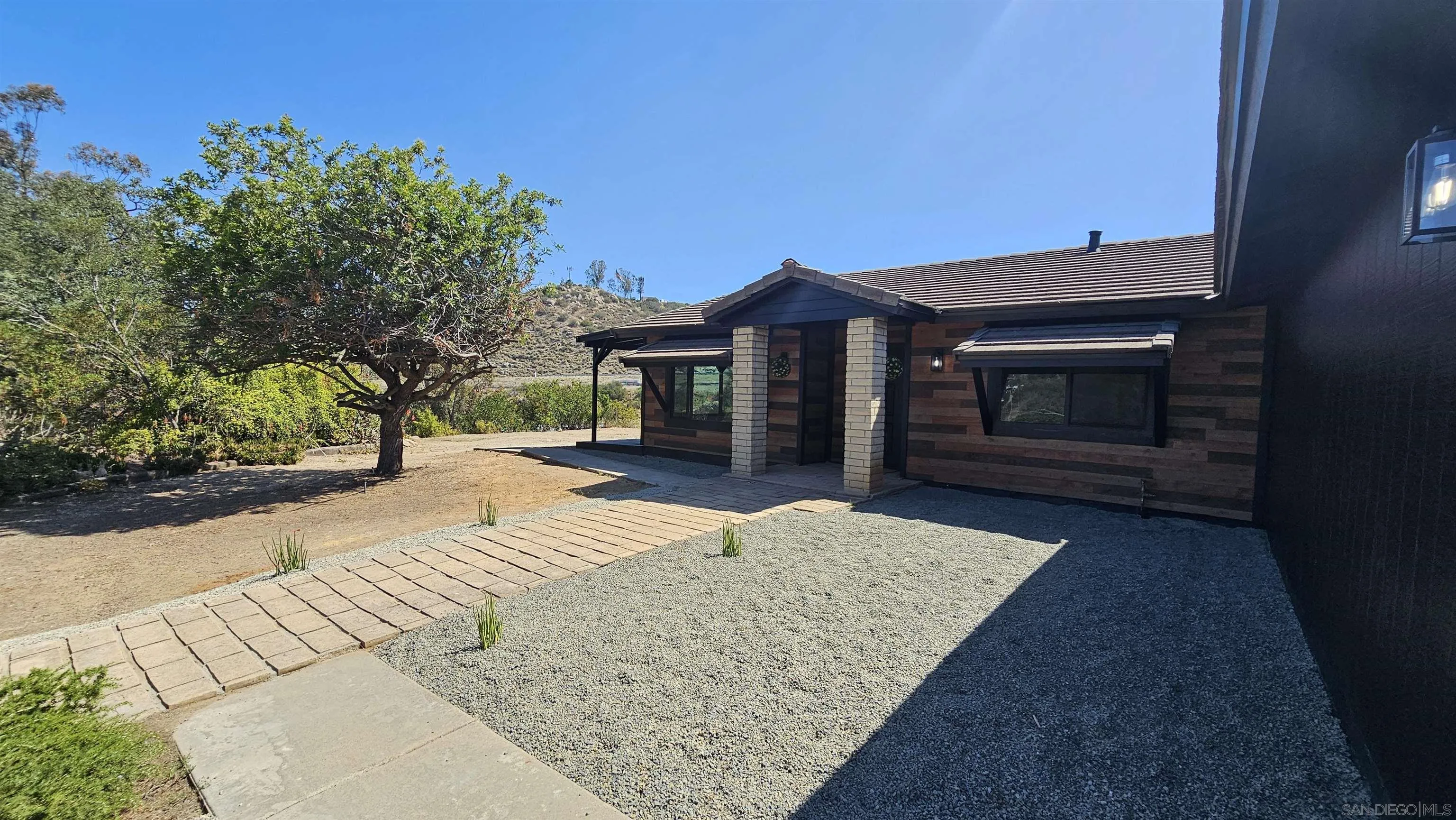 https://cdn.realtyfeed.com/cdn/127/260013417/69a8358cc4c918b293604e6f30d70ed5.webp