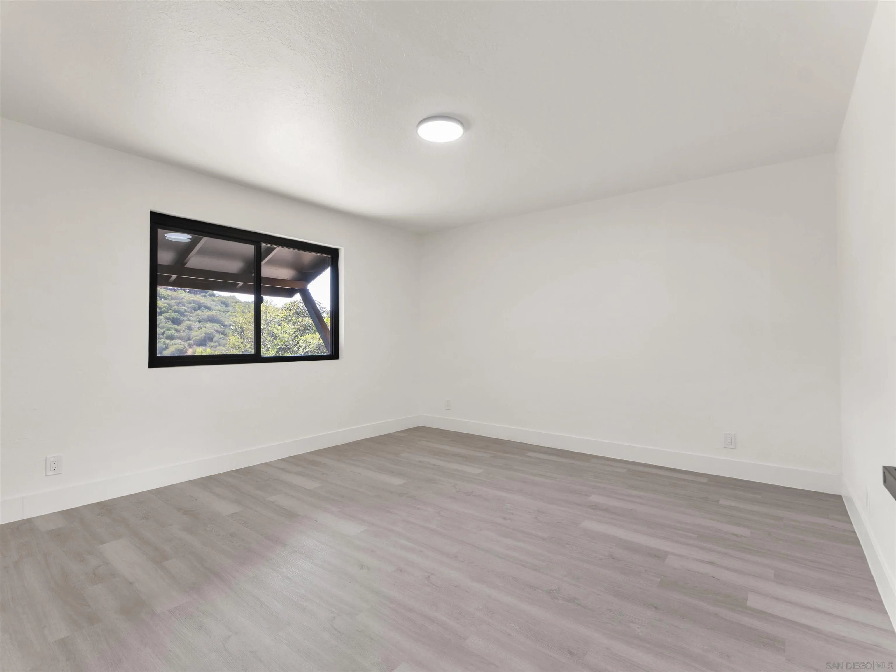 https://cdn.realtyfeed.com/cdn/127/260013417/8e2bc16ebbc0282488c343b42c538f23.webp