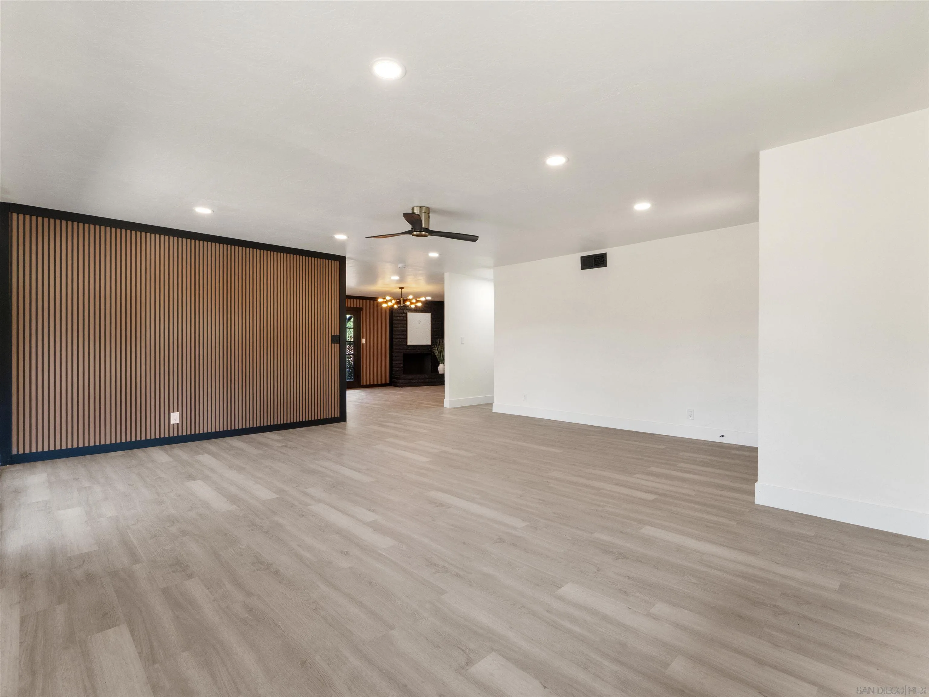 https://cdn.realtyfeed.com/cdn/127/260013417/e1b2452ba4b9a4273b91b9d02a6dcbb3.webp