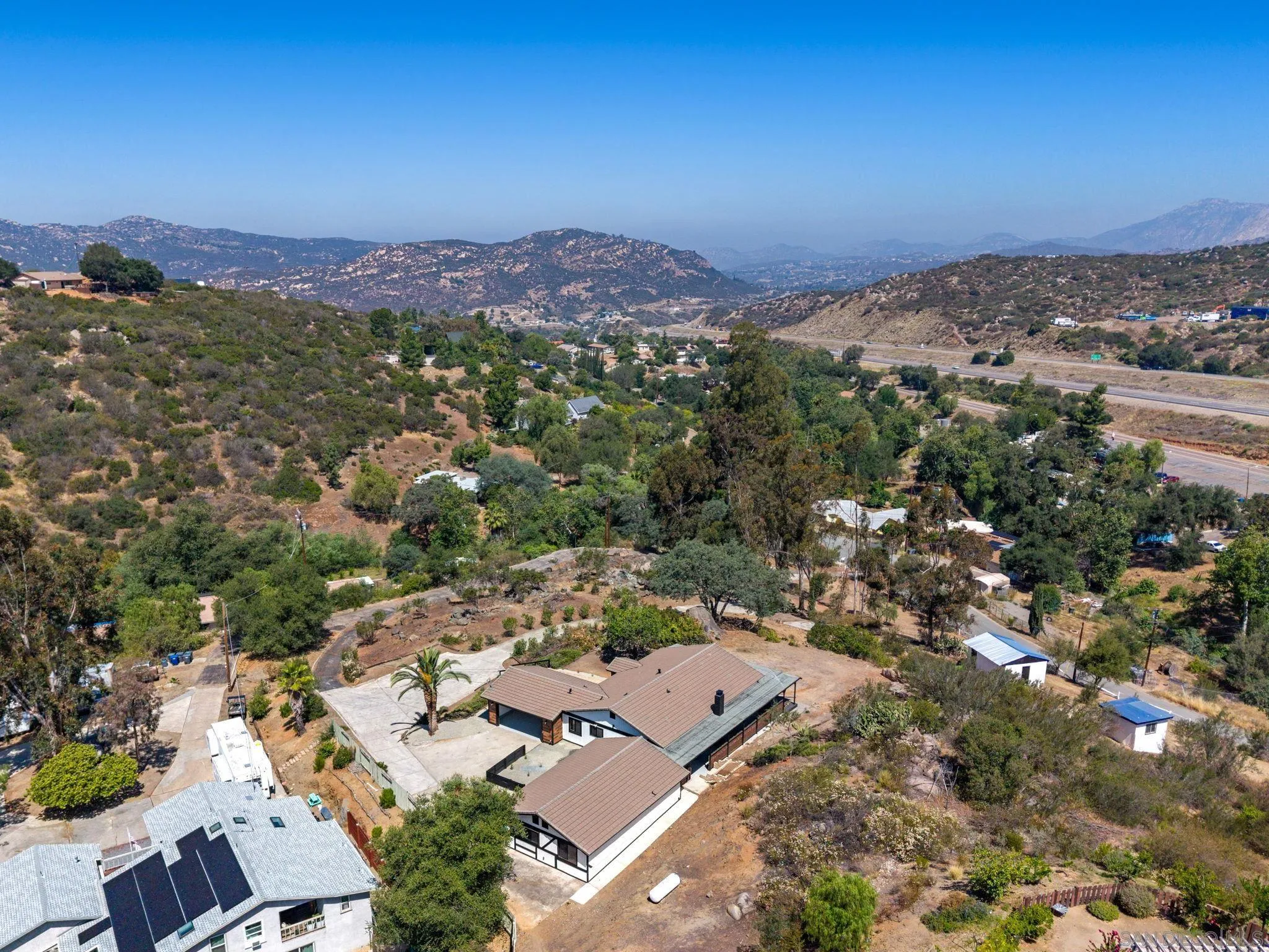 https://cdn.realtyfeed.com/cdn/127/260013417/f516c8f5e9d9a4c7ea7d3c490f7b22b5.webp