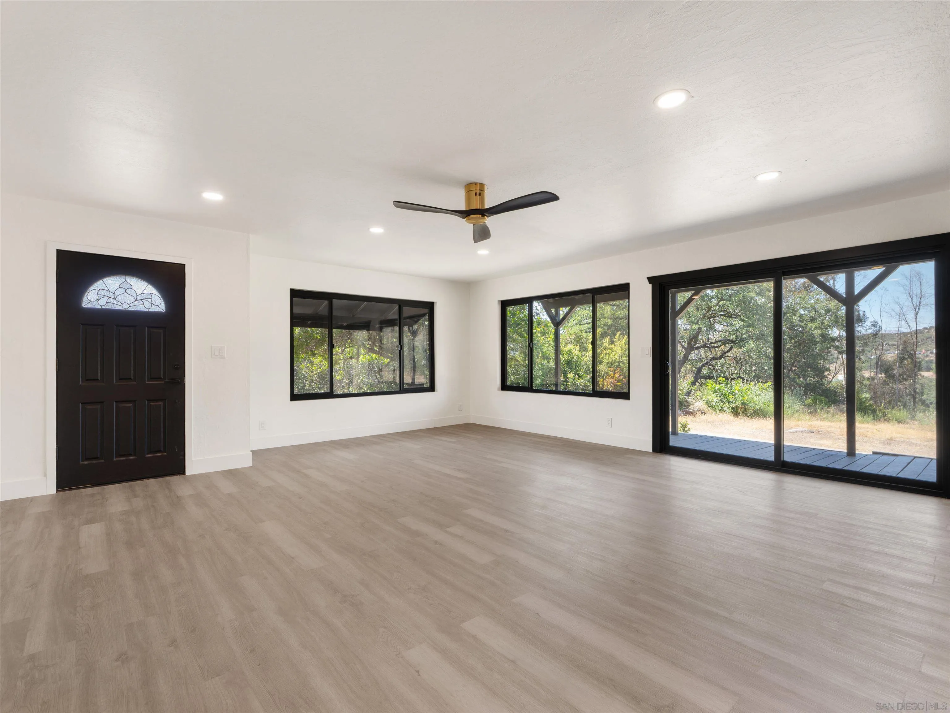 https://cdn.realtyfeed.com/cdn/127/260013417/fdadfc67fa0667bc7e530cb779833e6c.webp