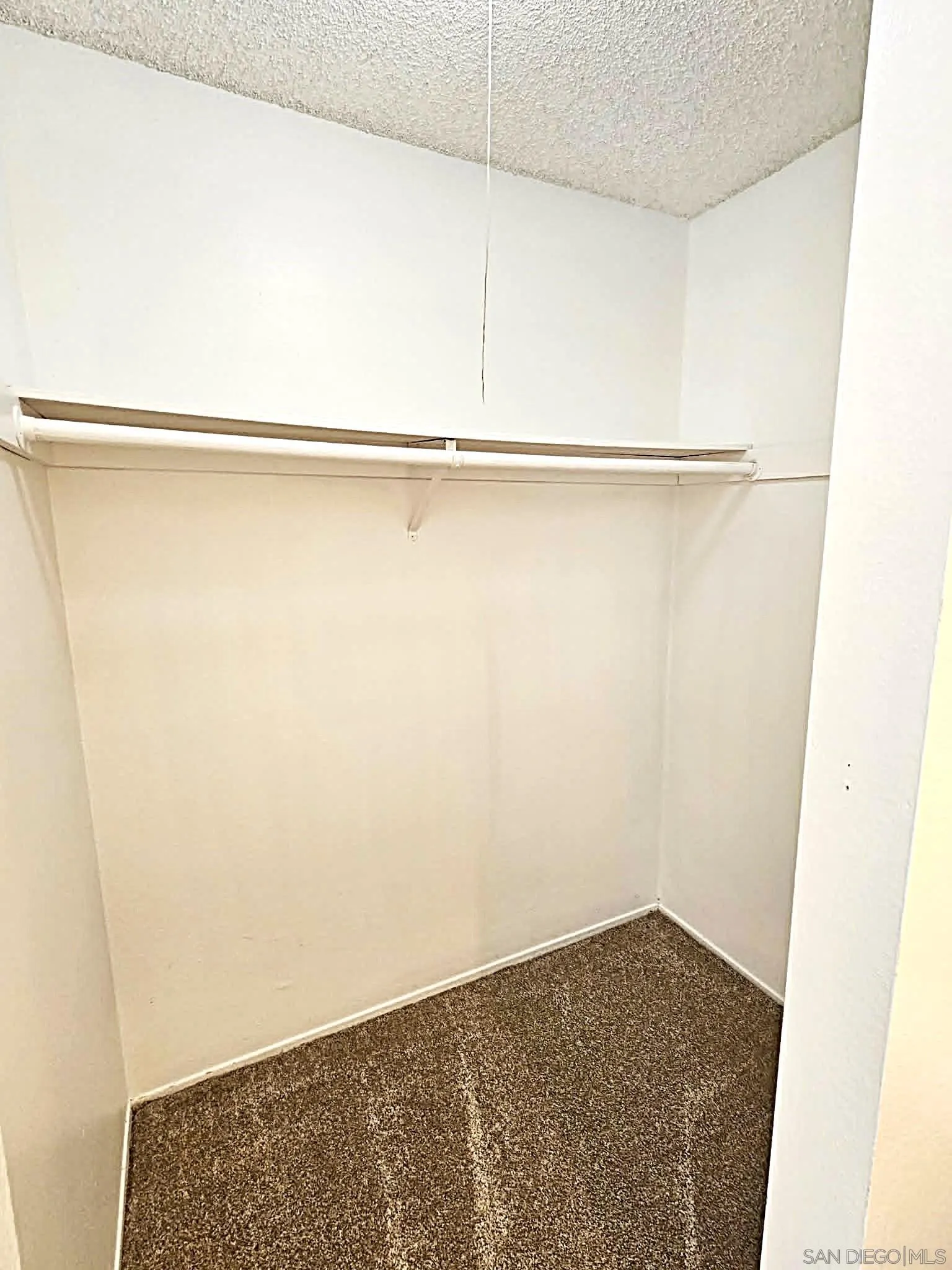 Photo #9: 260013419 Listing: Photo #9