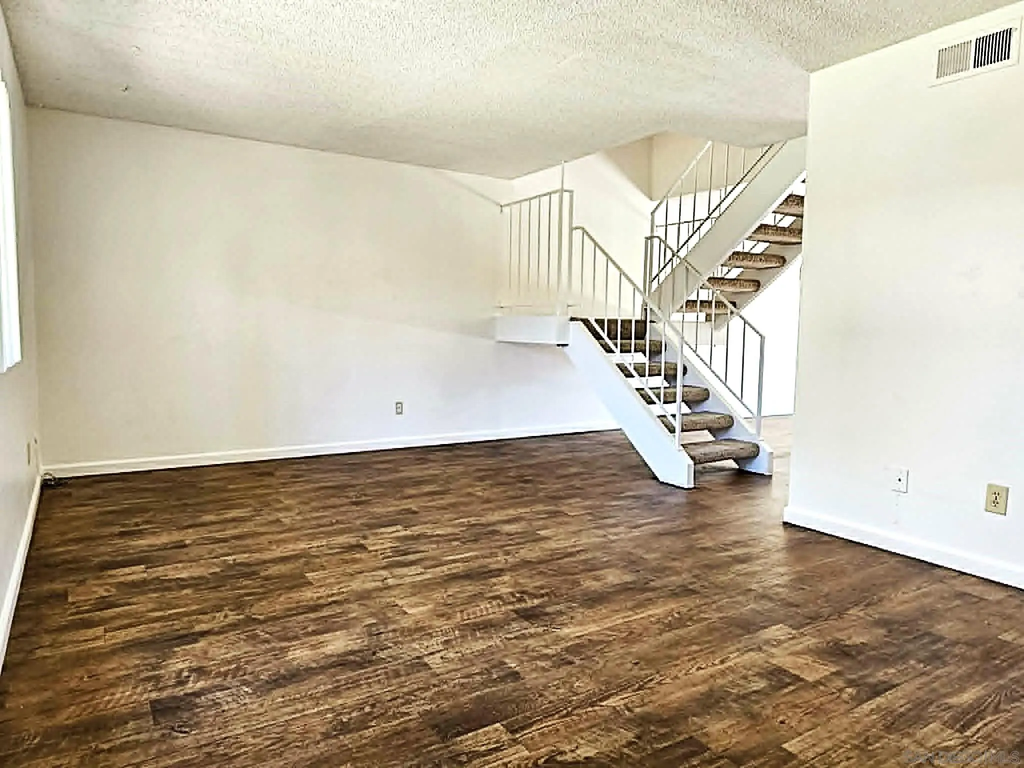 Photo #6: 260013419 Listing: Photo #6