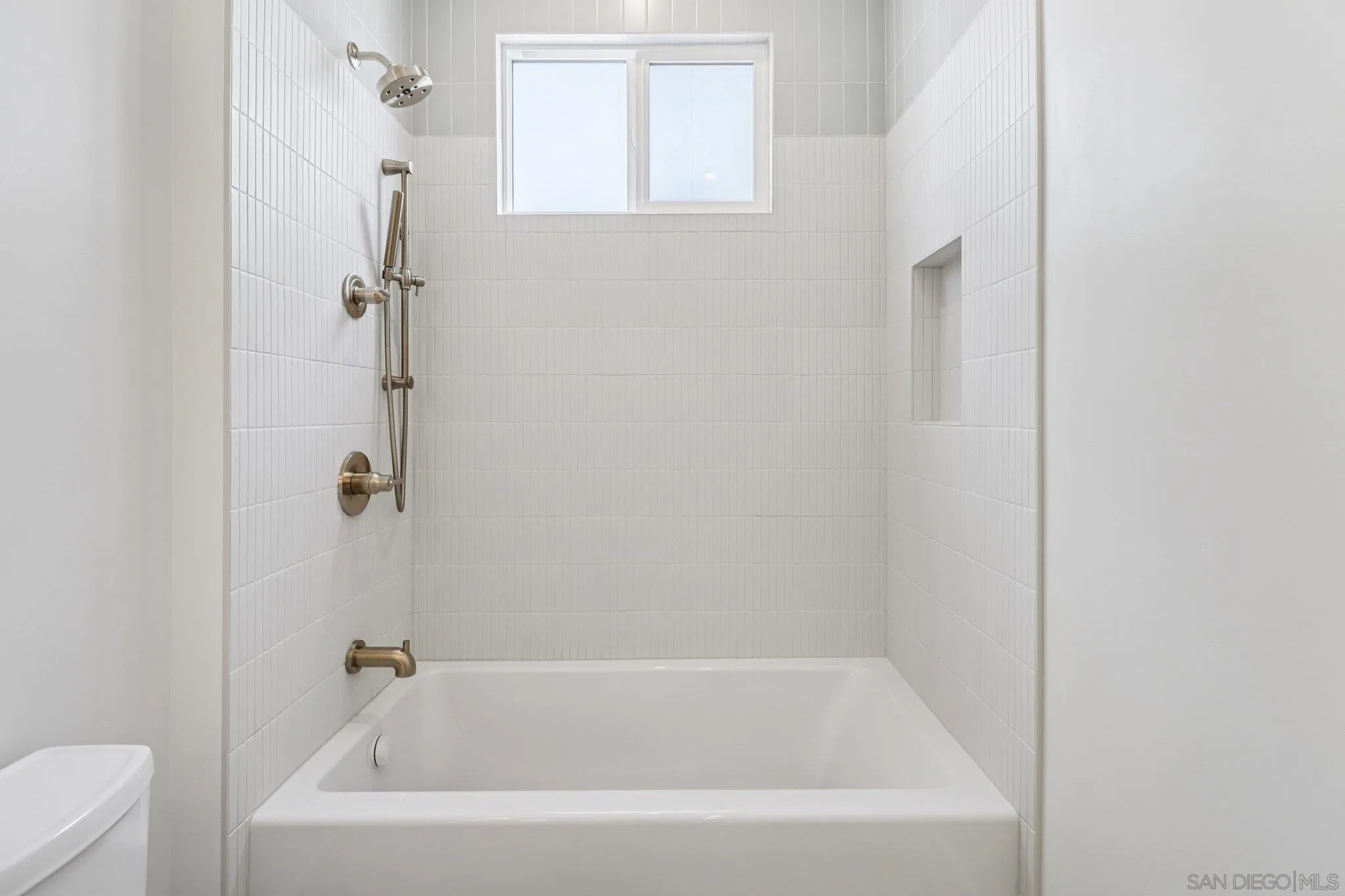 https://cdn.realtyfeed.com/cdn/127/260013422/1428af47429c18782e0fae248b8d8d18.webp