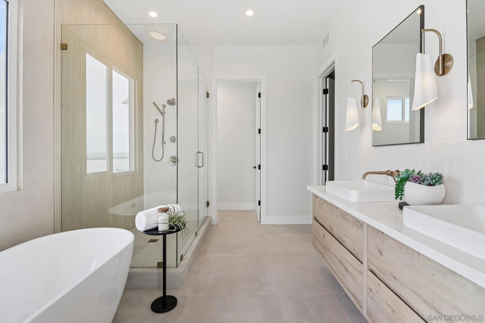 https://cdn.realtyfeed.com/cdn/127/260013422/23ac6f530a054031532866657f77b105.webp