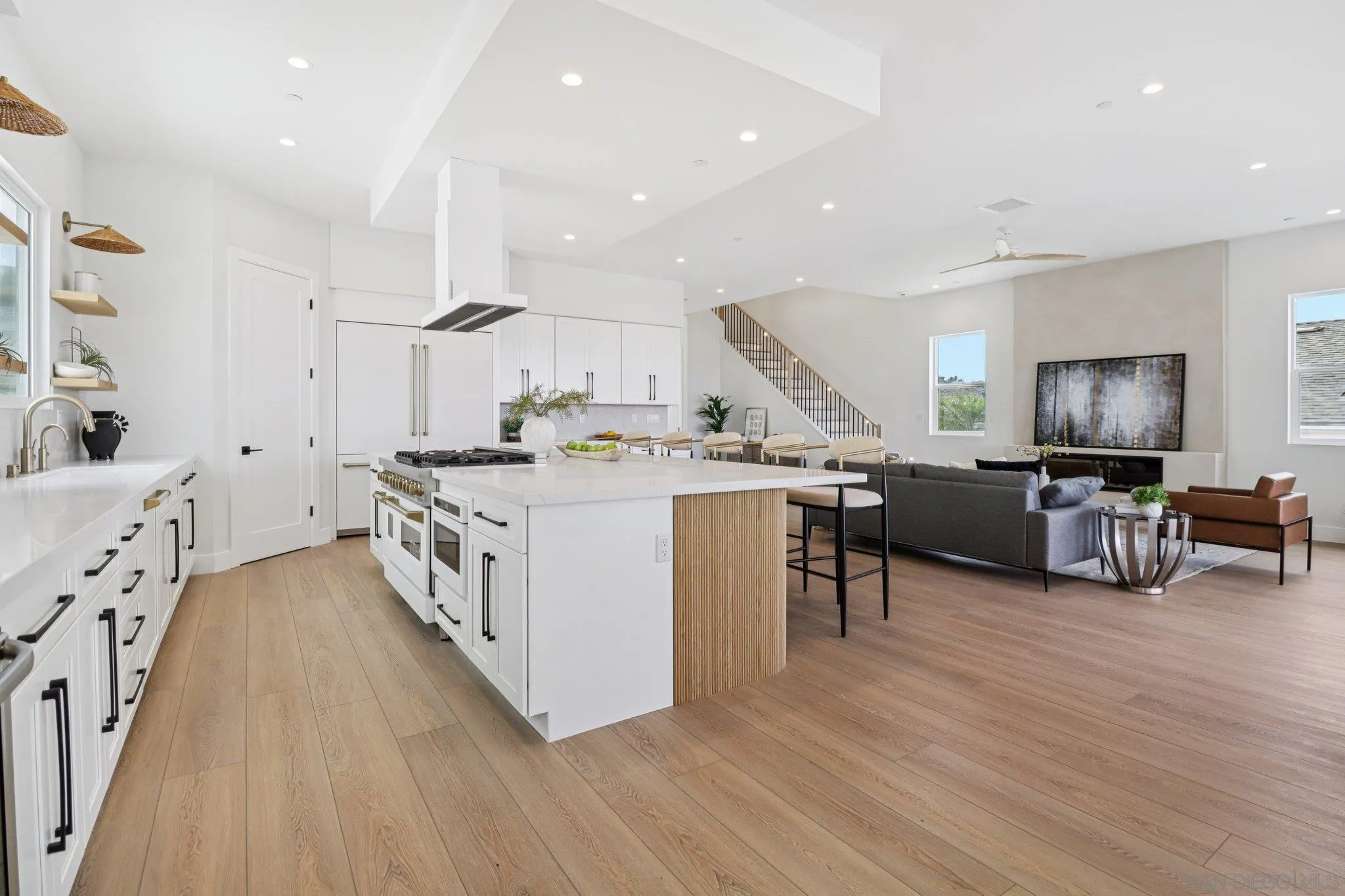 https://cdn.realtyfeed.com/cdn/127/260013422/470d321bc967e3bd3d2fc47d216aa24e.webp