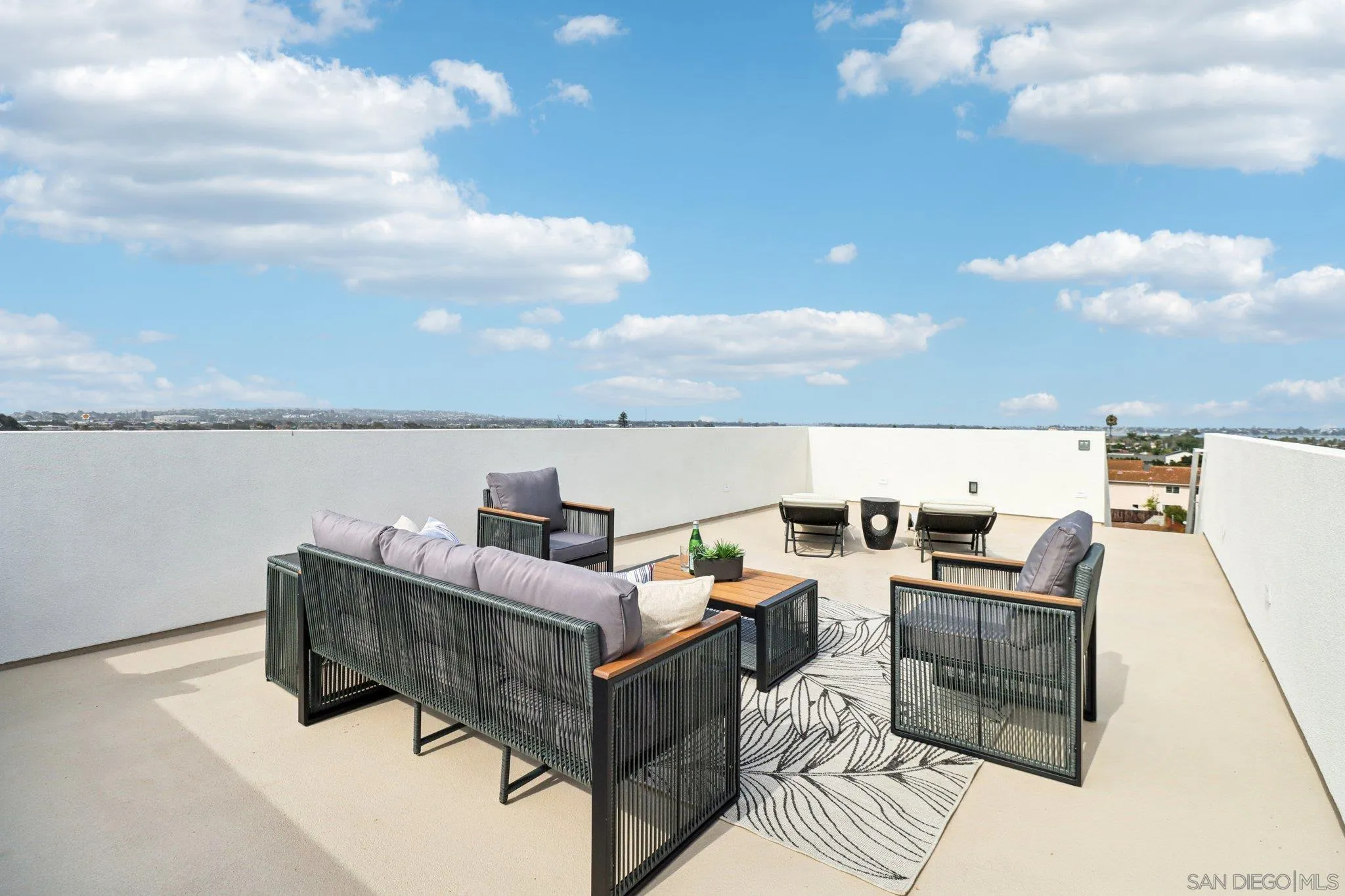 https://cdn.realtyfeed.com/cdn/127/260013422/610e5da68528e421237af41d3acb4fbc.webp