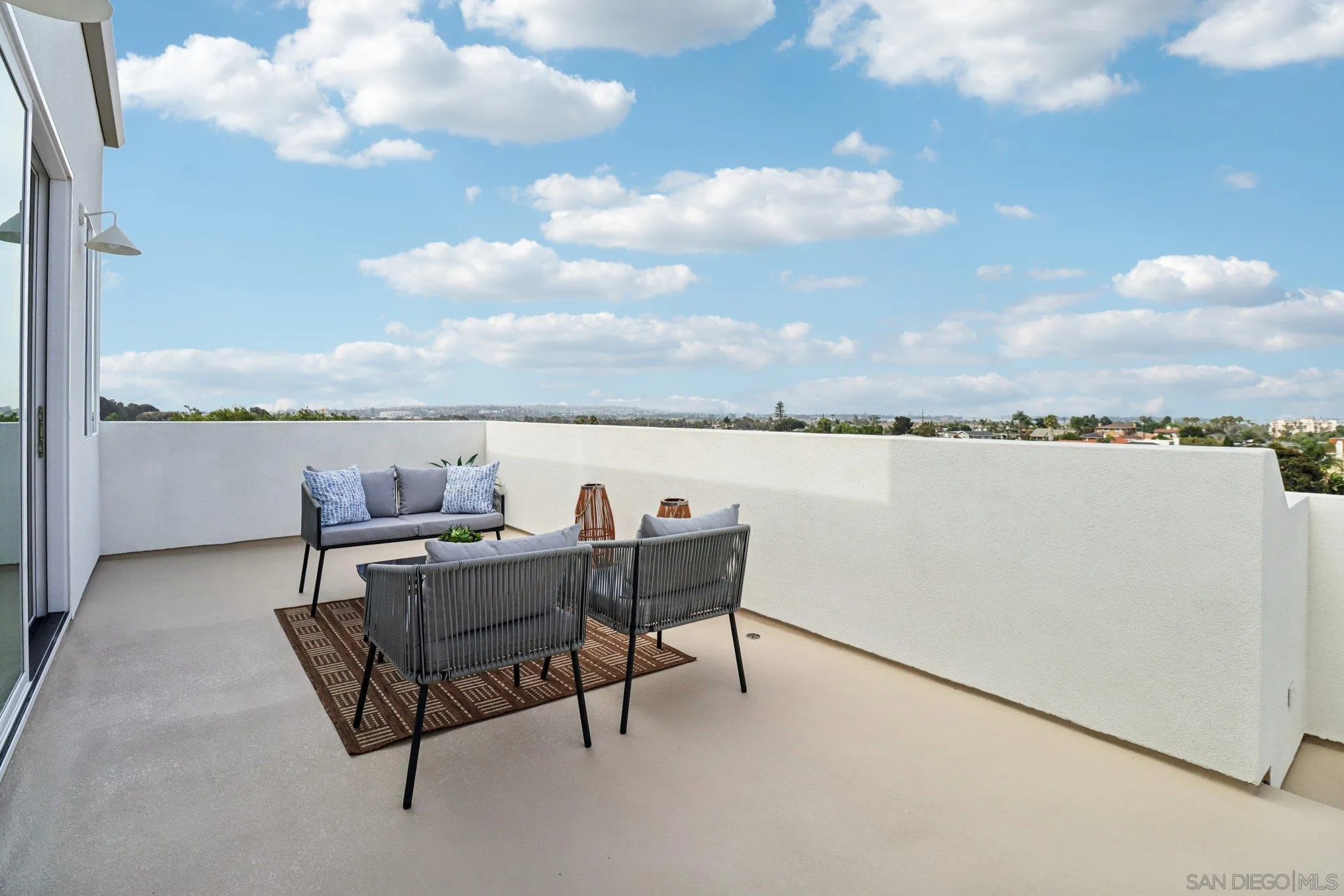 https://cdn.realtyfeed.com/cdn/127/260013422/afde7111c3ec219296e7f3b134bfbae9.webp