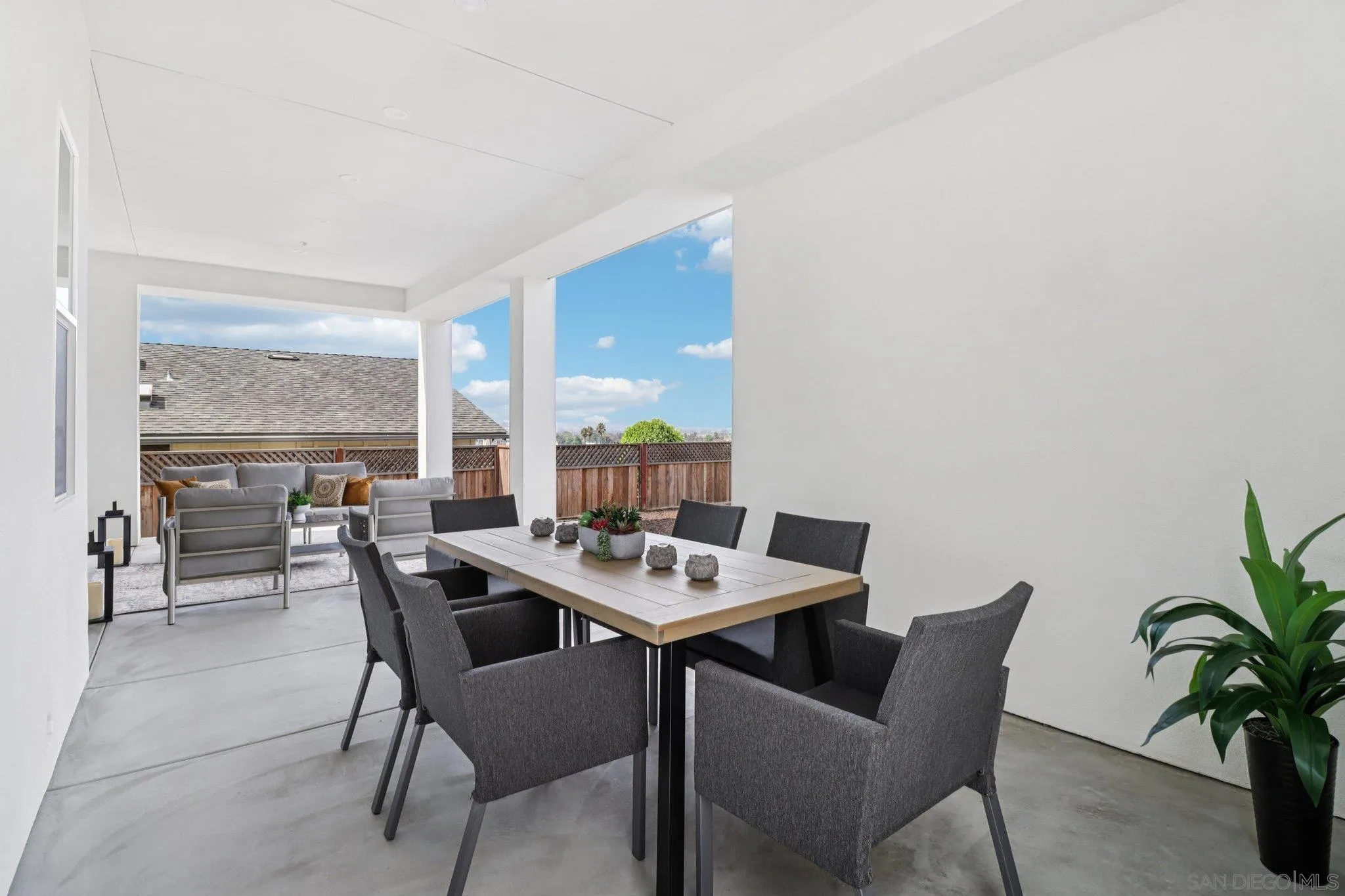 https://cdn.realtyfeed.com/cdn/127/260013422/c8699c749a27608a57bc008e8041ac89.webp