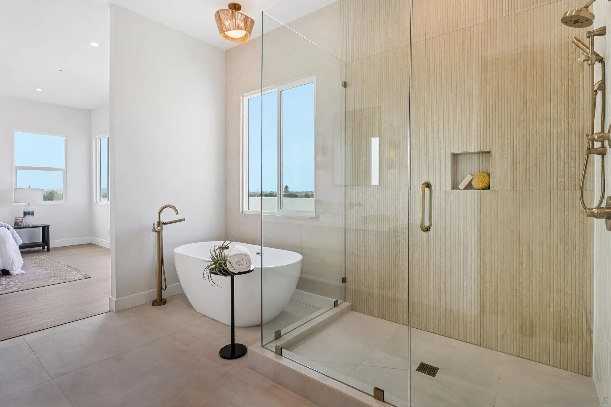 https://cdn.realtyfeed.com/cdn/127/260013422/f984a2e07b9d4873201bfac947672f0a.webp