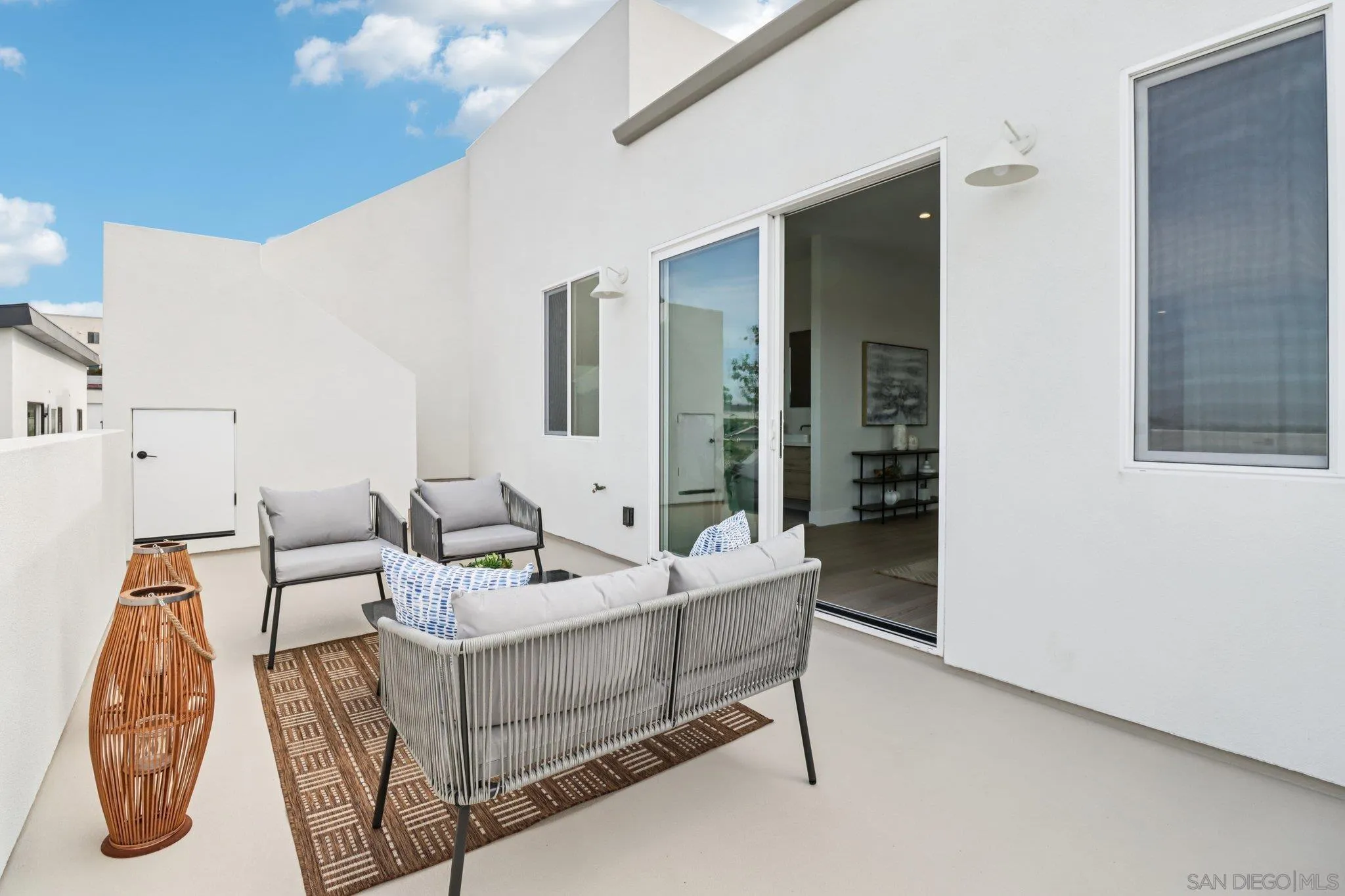 https://cdn.realtyfeed.com/cdn/127/260013422/fd354c2dfc5824bb79511a7a886bae95.webp