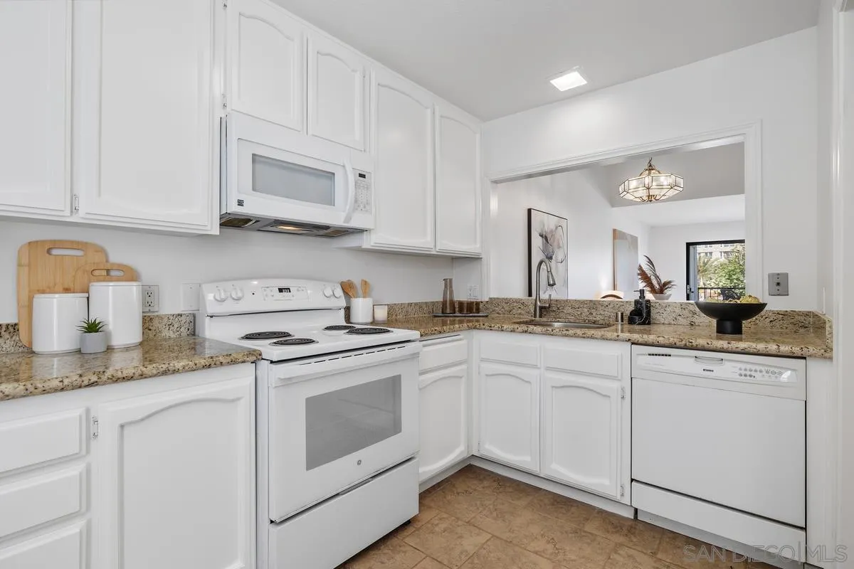 https://cdn.realtyfeed.com/cdn/127/260013426/c18b45cd3bb1bf33d2b3c948819f9043.webp