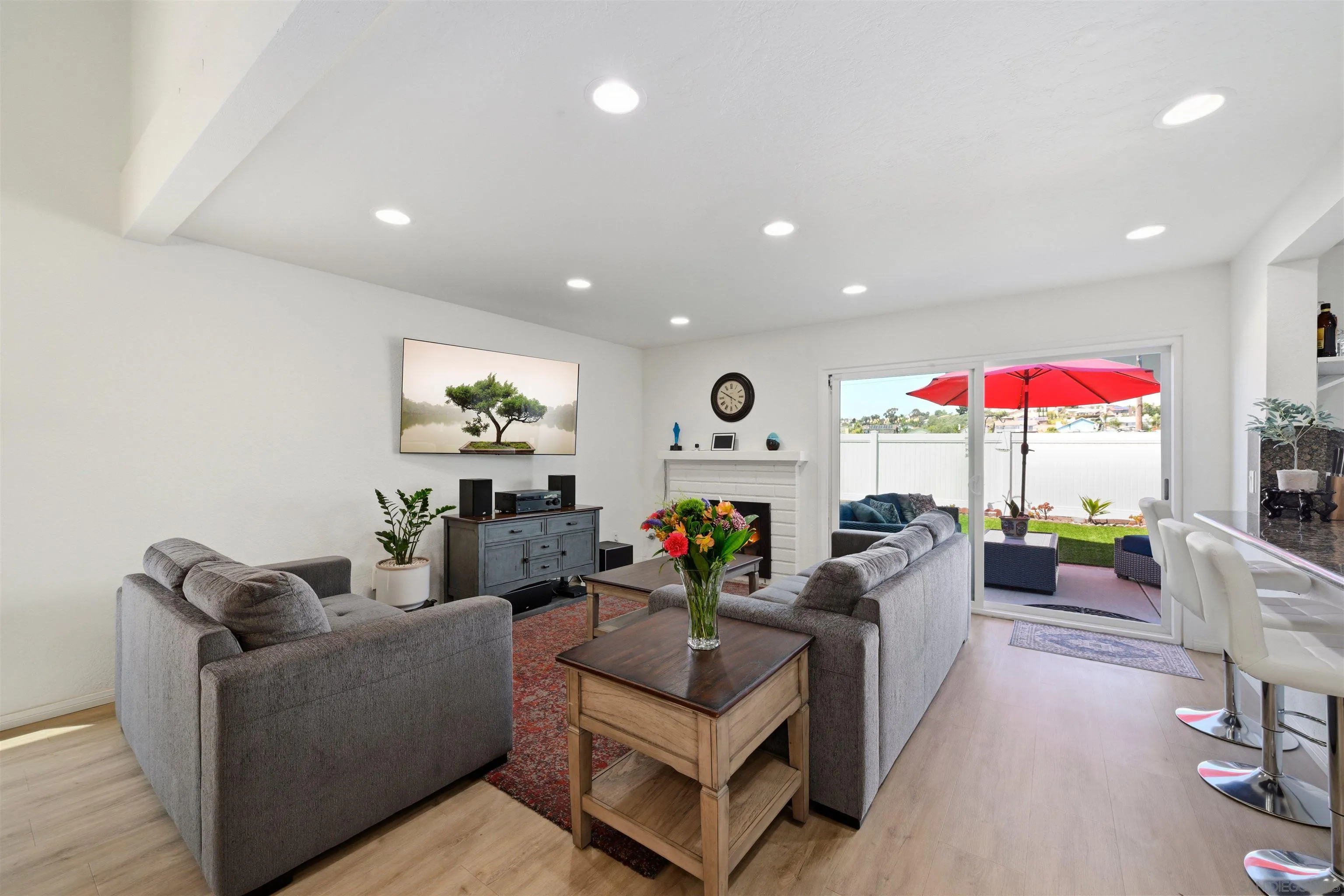 Photo #2: 260013433 Listing: Photo #2