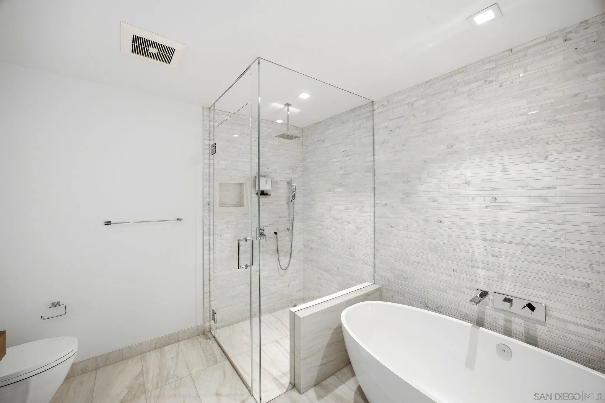 https://cdn.realtyfeed.com/cdn/127/260013435/2dc890e16a489e771f566295d80b6c22.webp