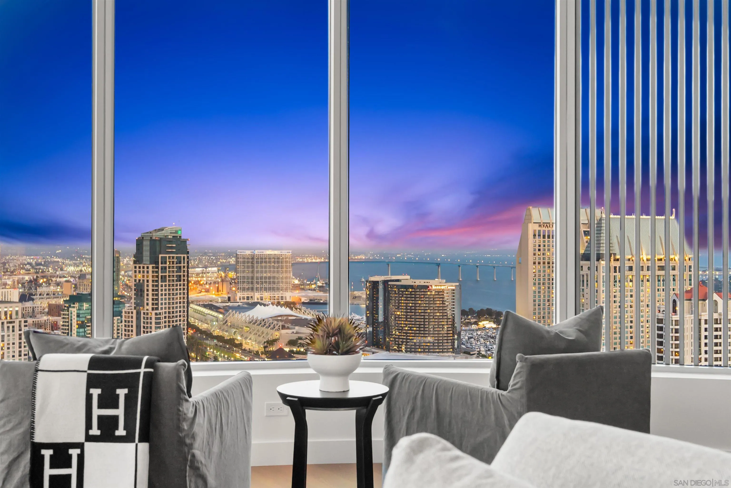Photo #1: 260013435 Listing: Photo #1