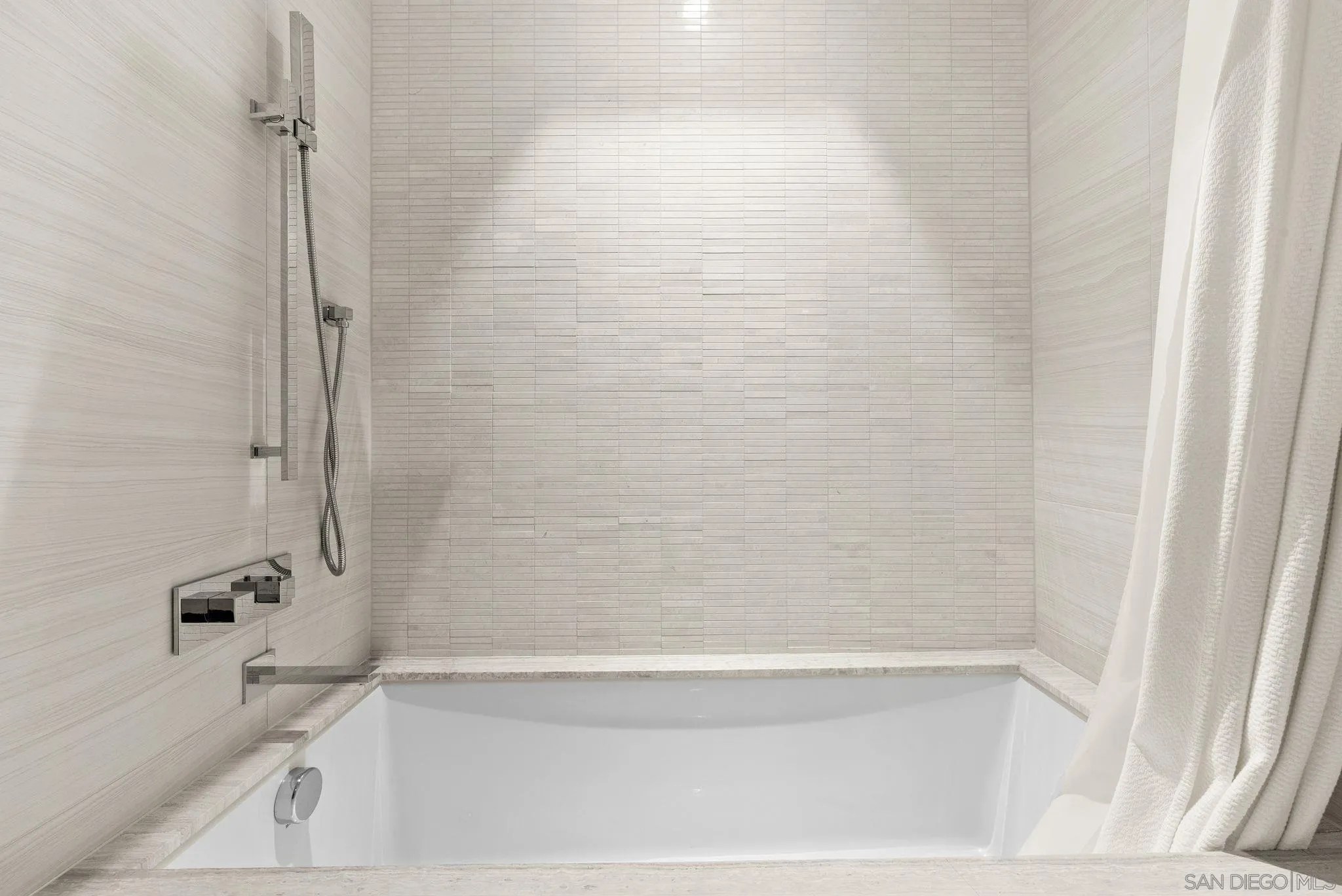 https://cdn.realtyfeed.com/cdn/127/260013435/a12ed6e97eb02f0d4822e0b19e888c2e.webp