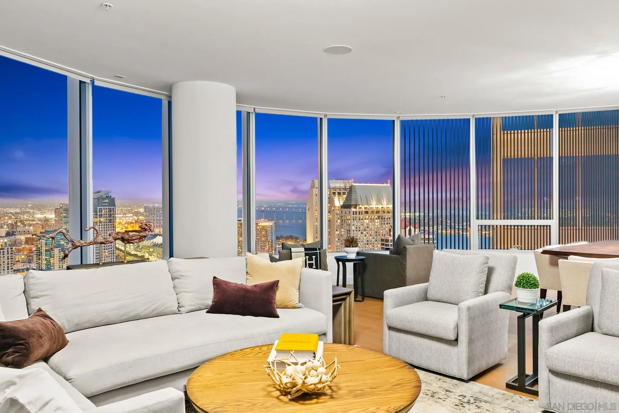 Photo #2: 260013435 Listing: Photo #2