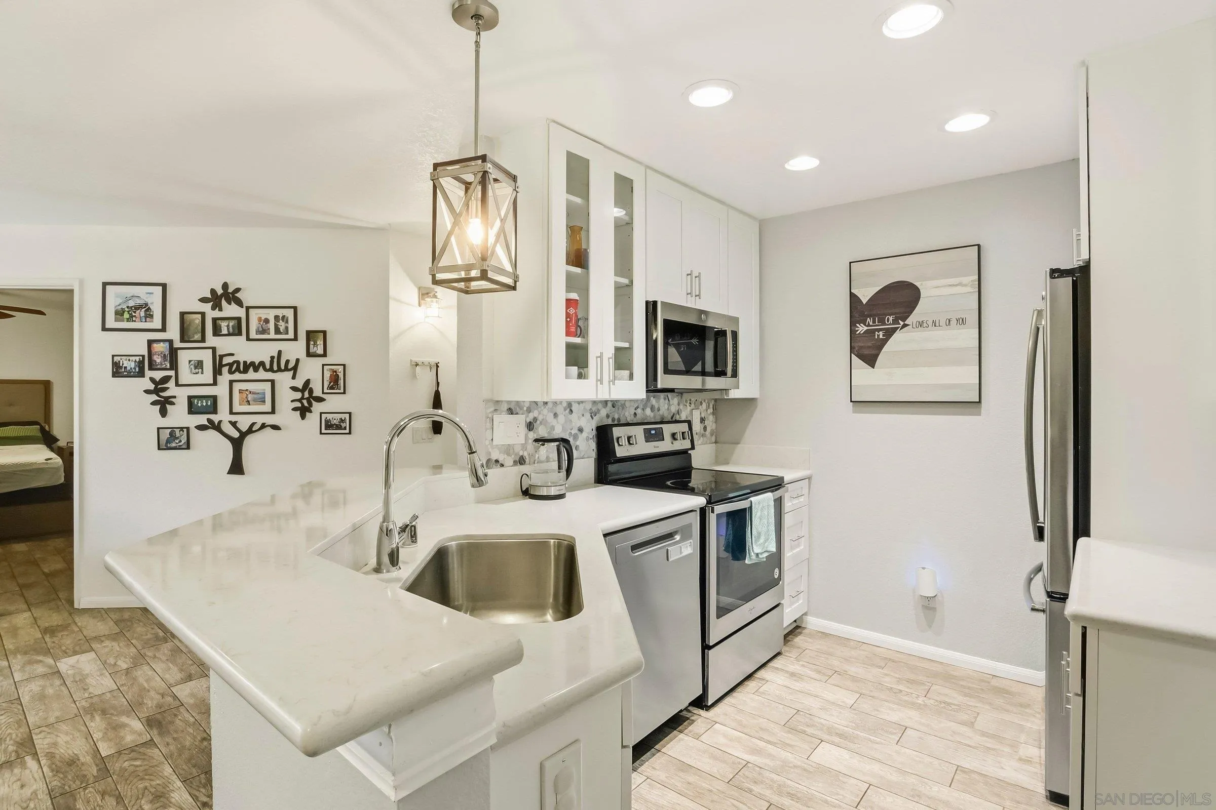 Photo #3: 260013440 Listing: Photo #3