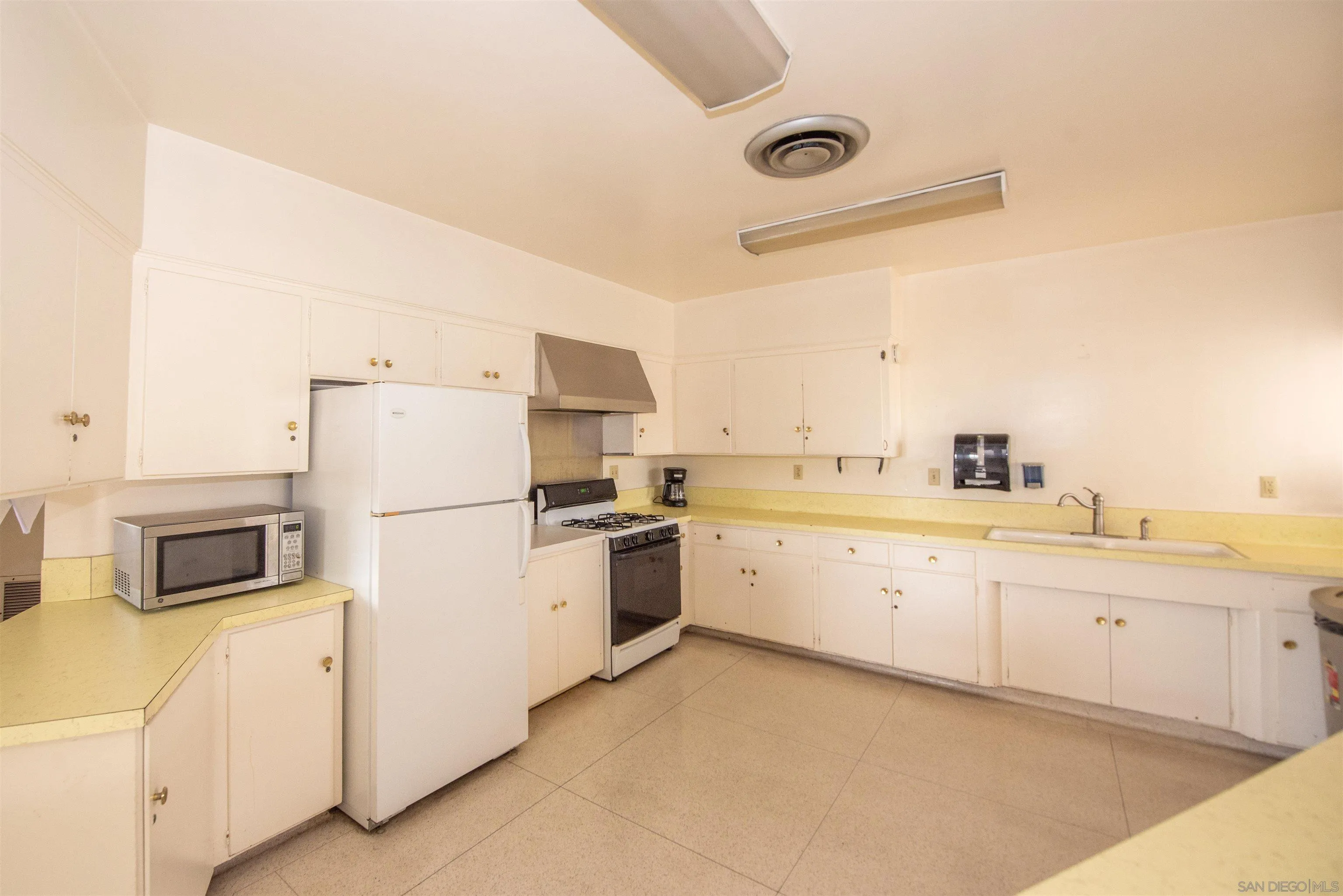 https://cdn.realtyfeed.com/cdn/127/260013445/0a3ccb04e5d8ace072cbafa18551e96e.webp