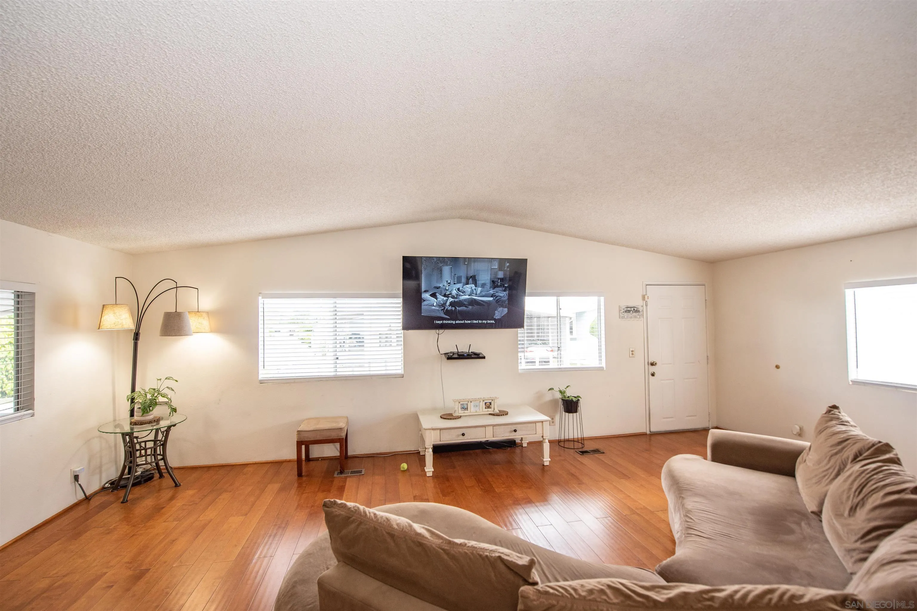 https://cdn.realtyfeed.com/cdn/127/260013445/10e3ad2e02cde54266eaaf073675ef22.webp