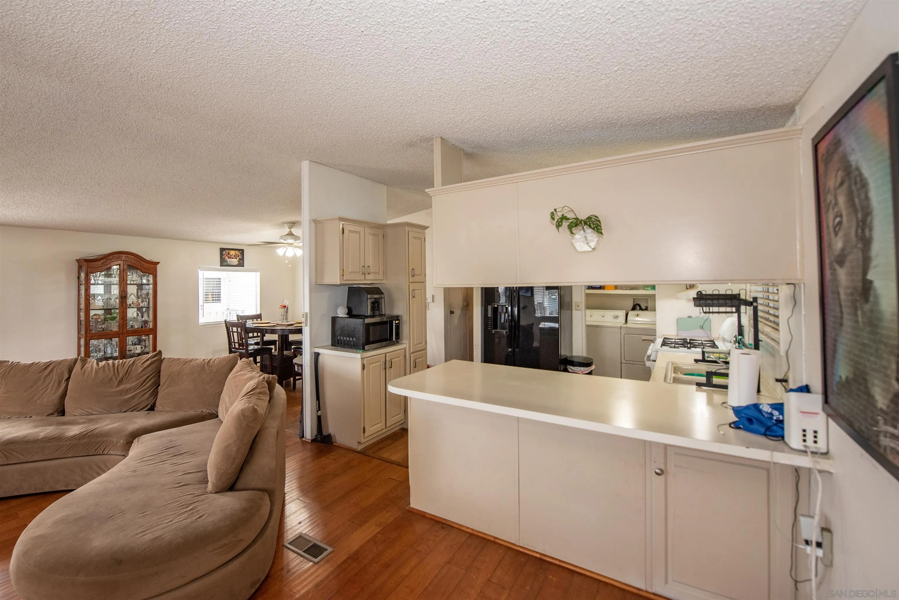 https://cdn.realtyfeed.com/cdn/127/260013445/85e33ff0f95b7e4afa5f6f0bfe8405b4.webp