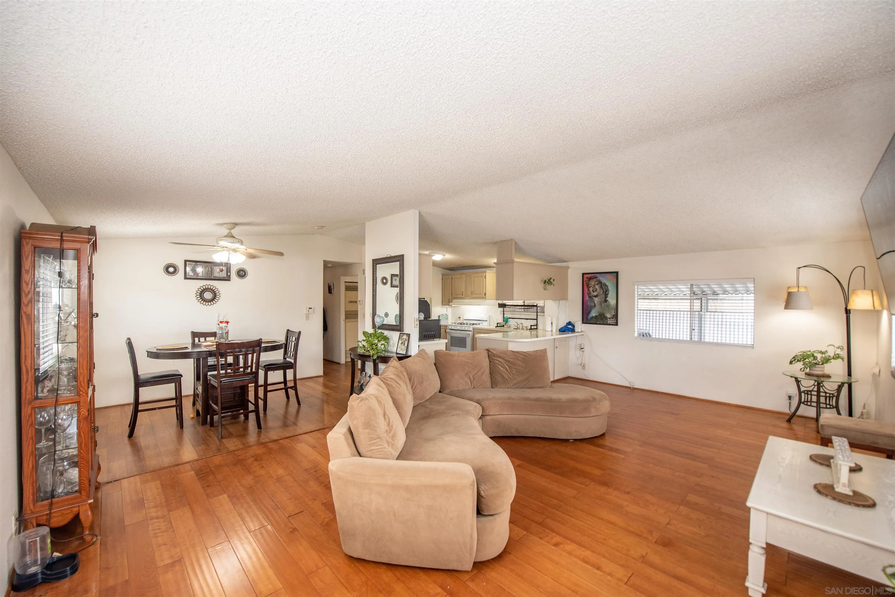 https://cdn.realtyfeed.com/cdn/127/260013445/aa3dfa42fe4db3fe896eae23ae081498.webp