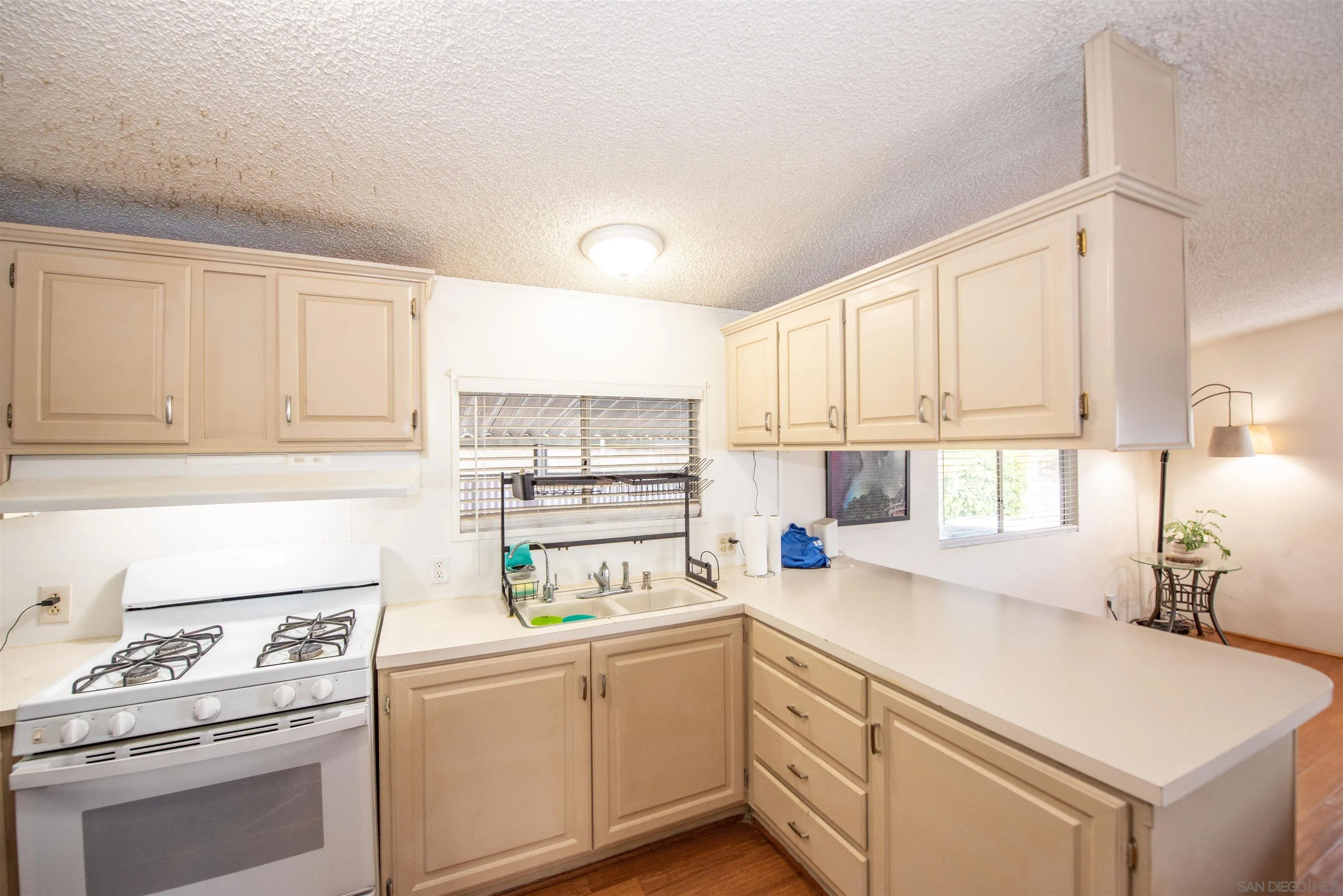 https://cdn.realtyfeed.com/cdn/127/260013445/c9c8376f11b4c7445a5f3b044c87d891.webp