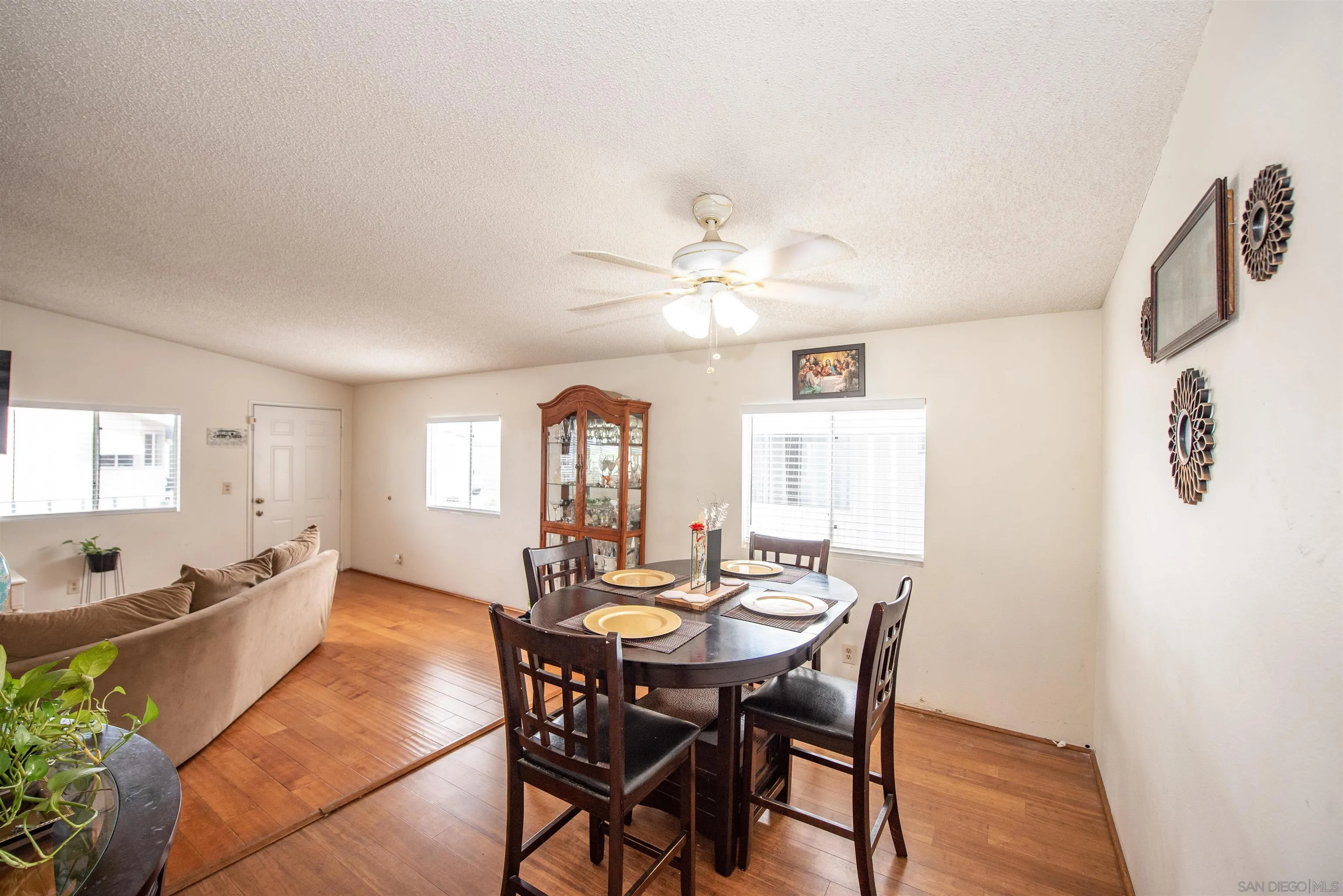 https://cdn.realtyfeed.com/cdn/127/260013445/f176ca4a9c48cbbb19db880a090a9228.webp