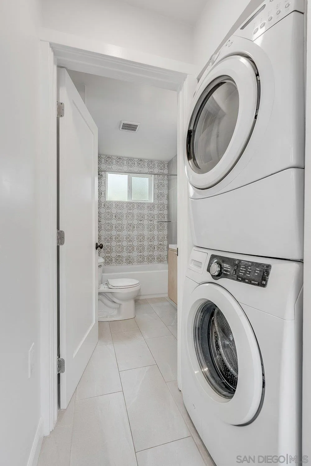 https://cdn.realtyfeed.com/cdn/127/260013449/8df5a19a1b8e7338bfd8d94fbff01135.webp