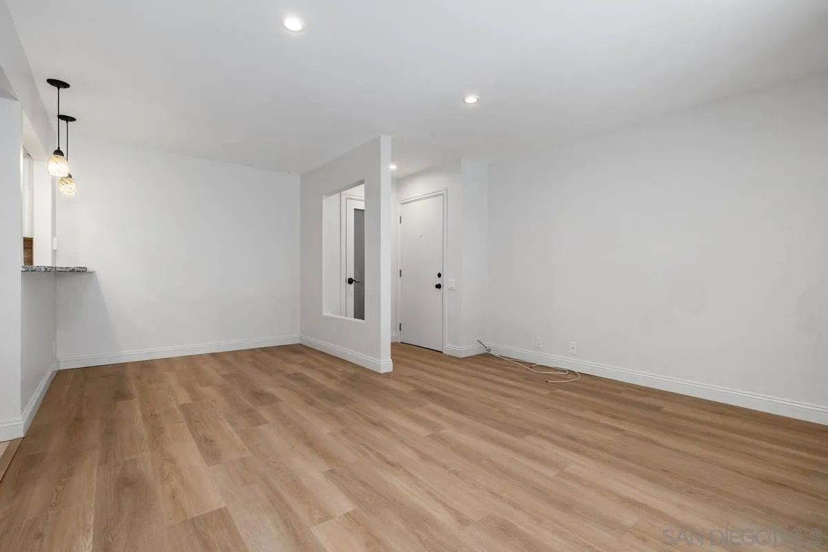 Photo #5: 260013453 Listing: Photo #5