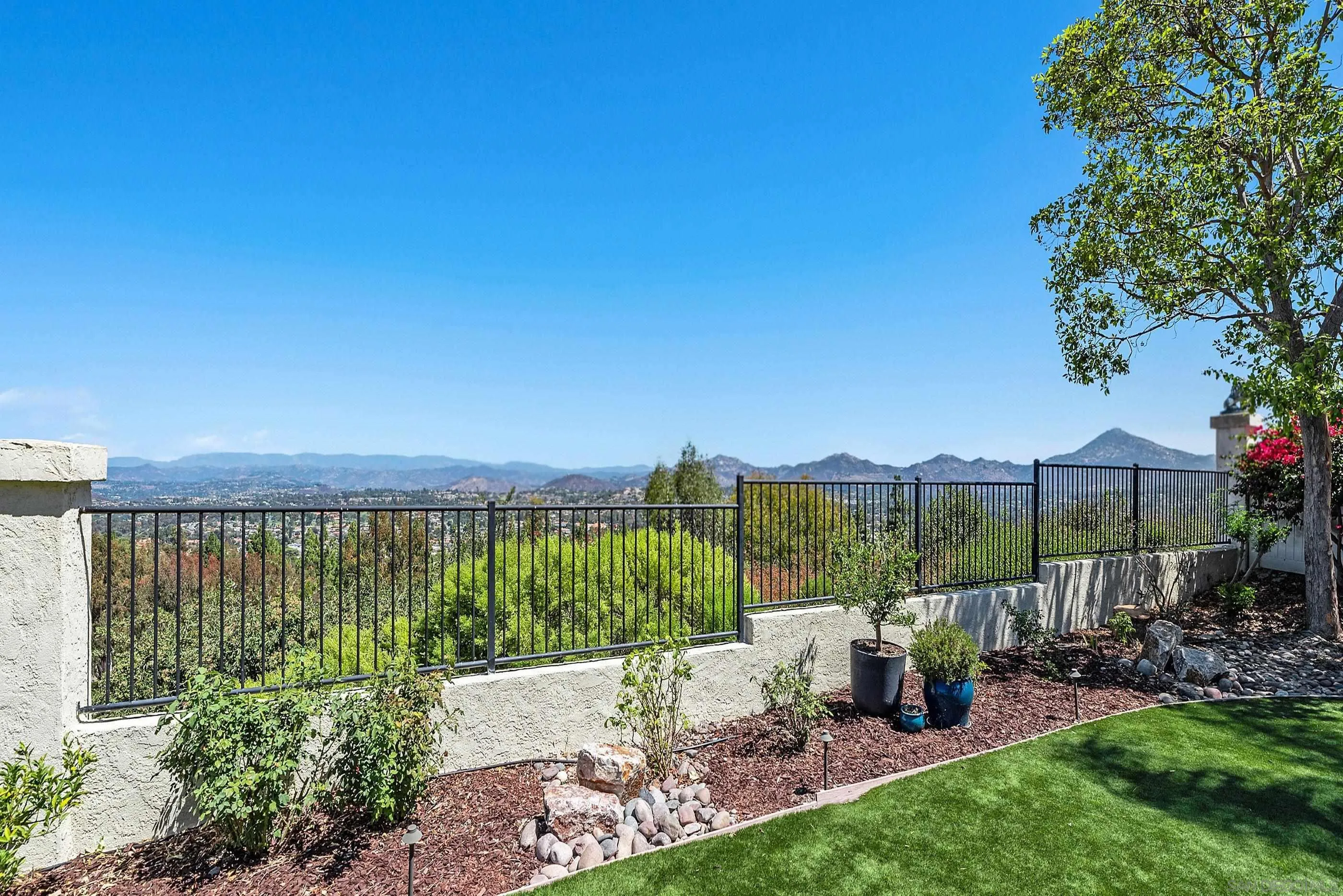 https://cdn.realtyfeed.com/cdn/127/260013455/31f7b5dbebd980bbcf1f4044dde8586d.webp