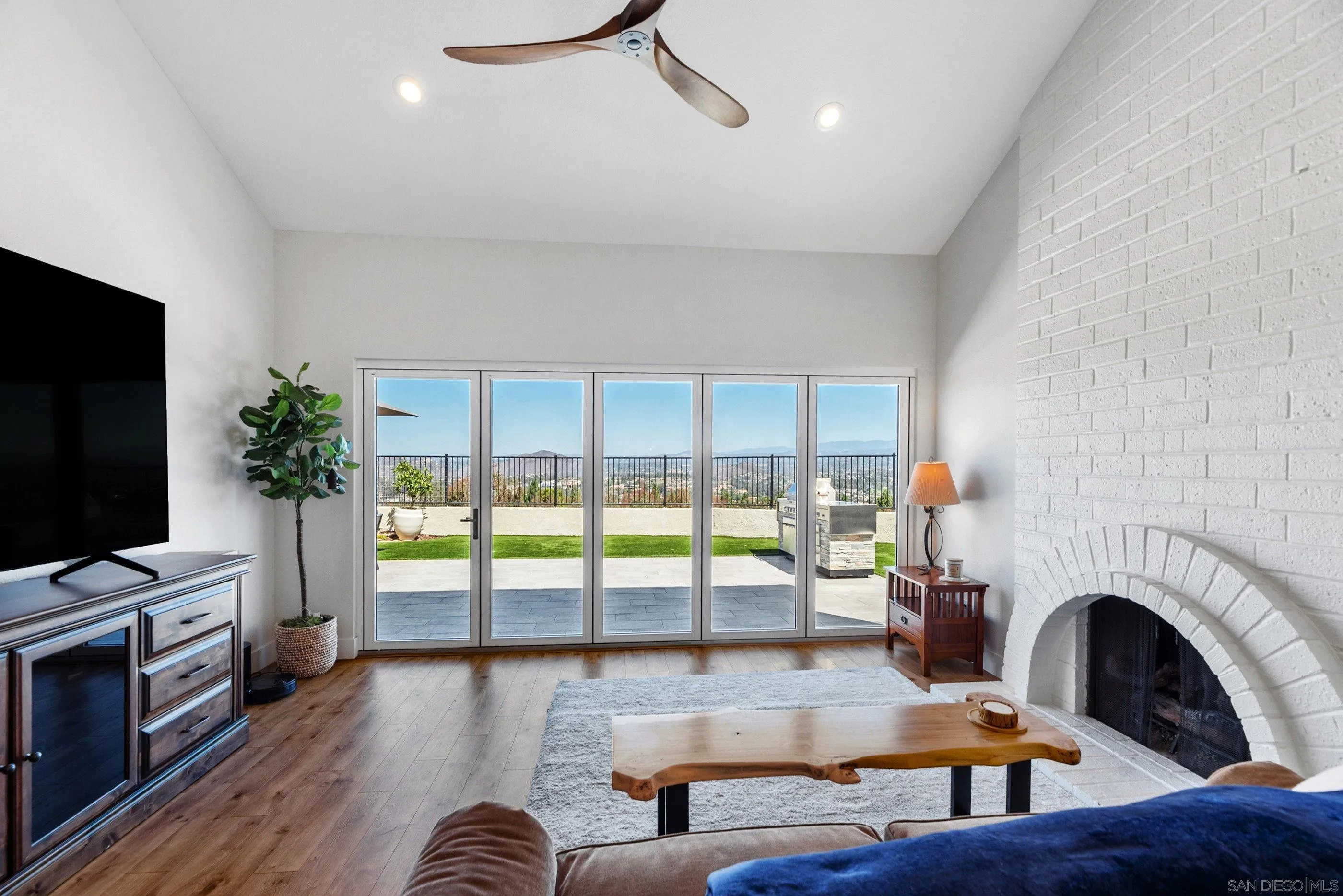 https://cdn.realtyfeed.com/cdn/127/260013455/95dec2690057cd8f4c366280b925e119.webp