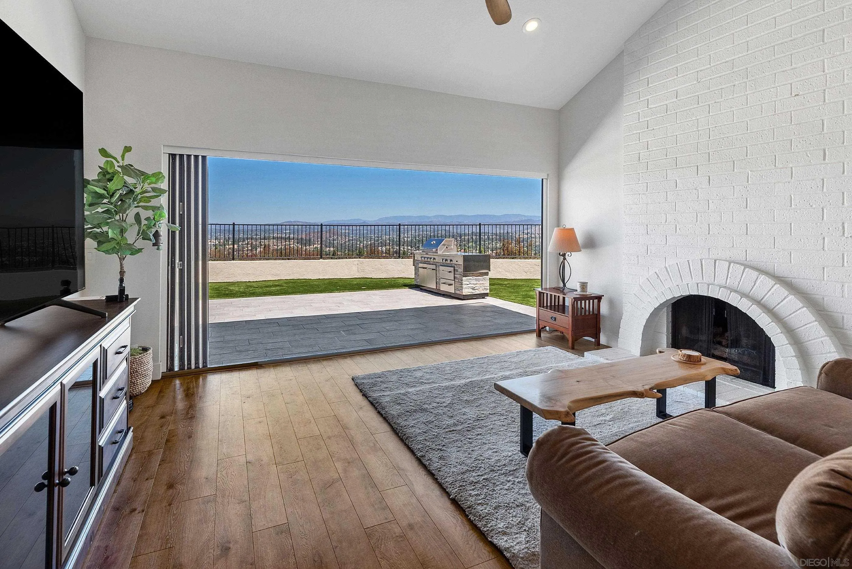 https://cdn.realtyfeed.com/cdn/127/260013455/a343ee1c5a09d678215e1cc44efe671f.webp