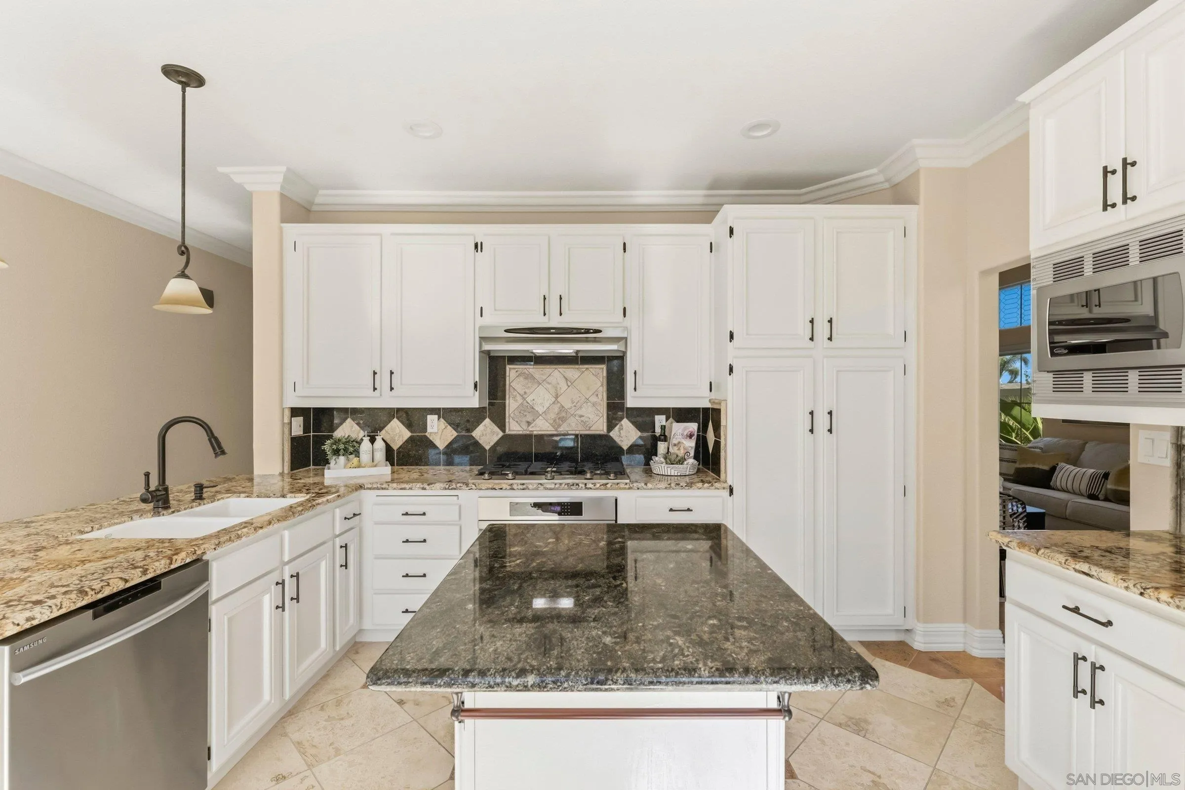 https://cdn.realtyfeed.com/cdn/127/260013458/2055de9323fc273b925588ea3b3c8a51.webp