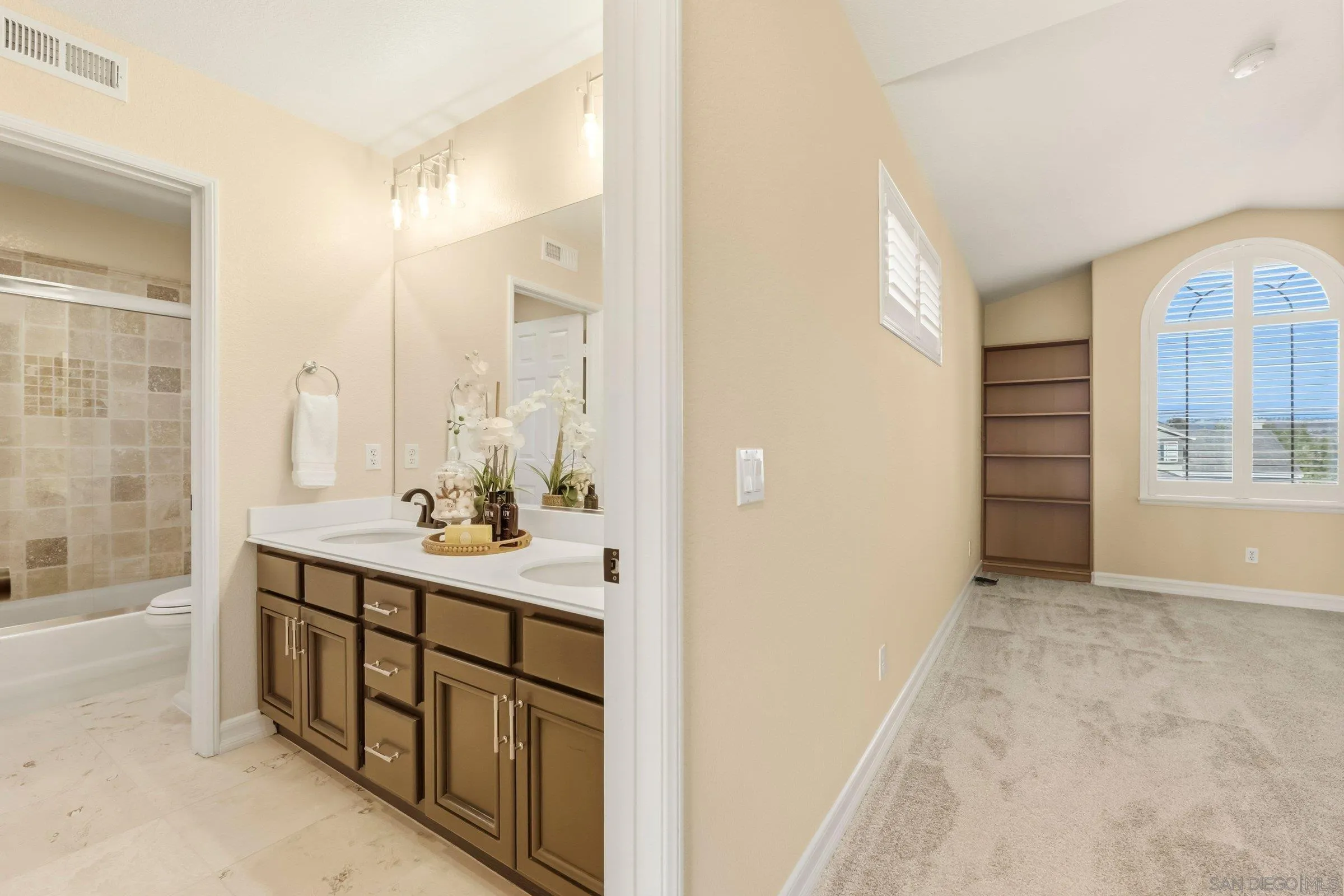 https://cdn.realtyfeed.com/cdn/127/260013458/46214d80fa95b013927e80919c721c3b.webp