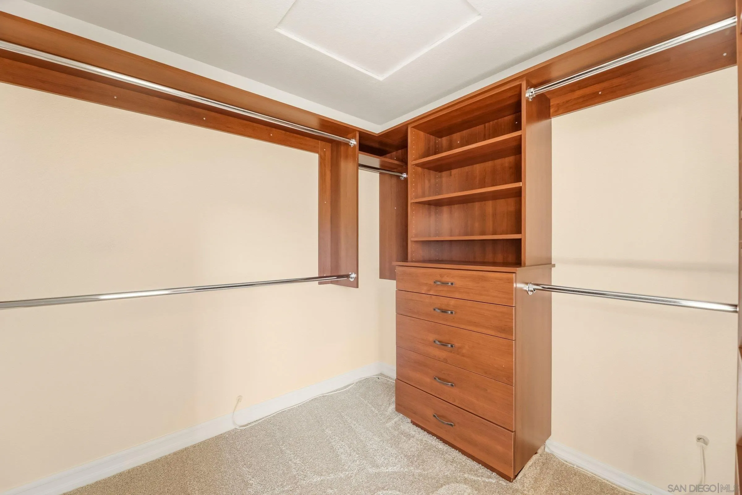 https://cdn.realtyfeed.com/cdn/127/260013458/8f3d0a40590c3efc7a3f392f77394903.webp